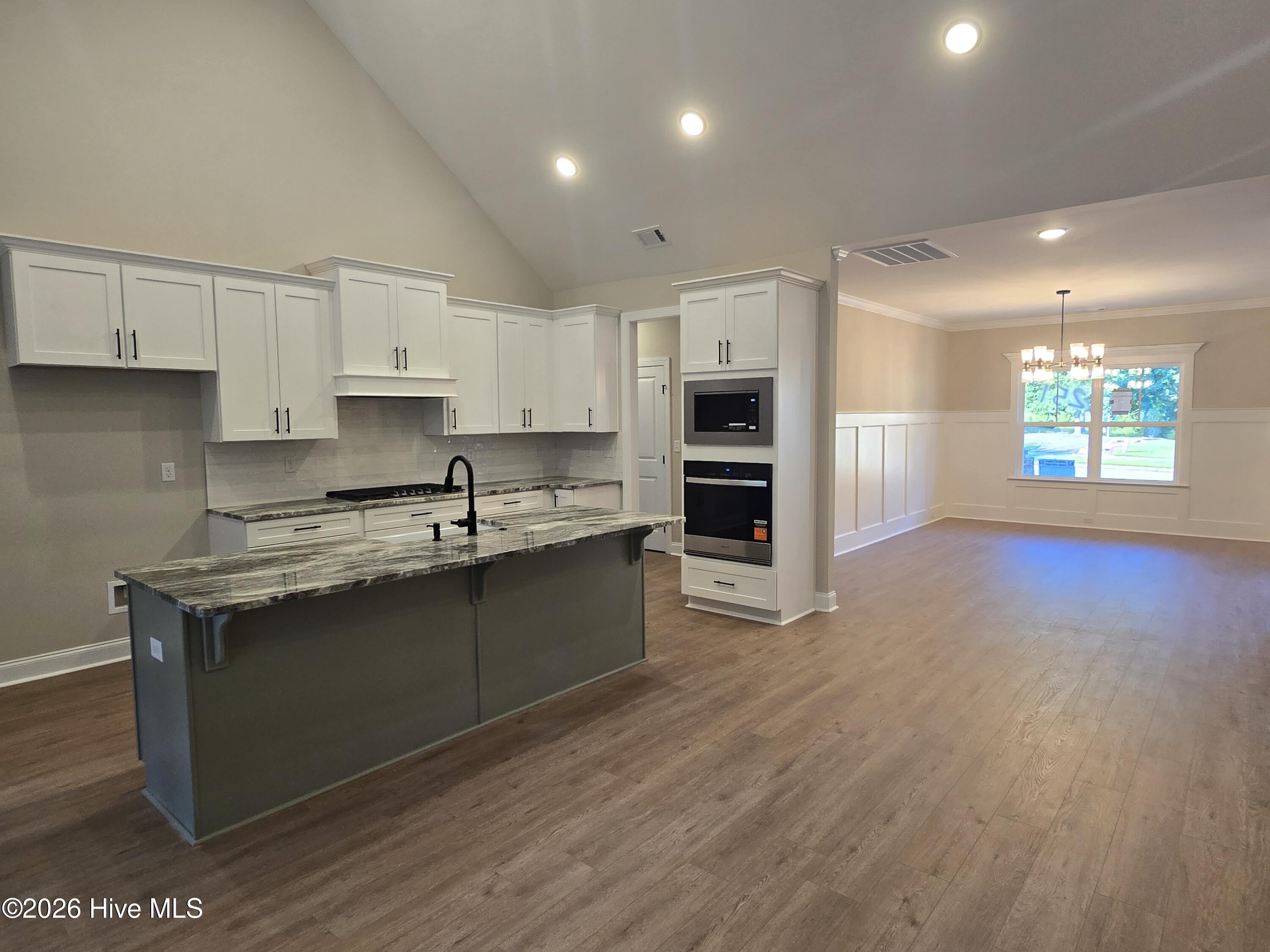 251 Oakbrook Drive Property Photo 3