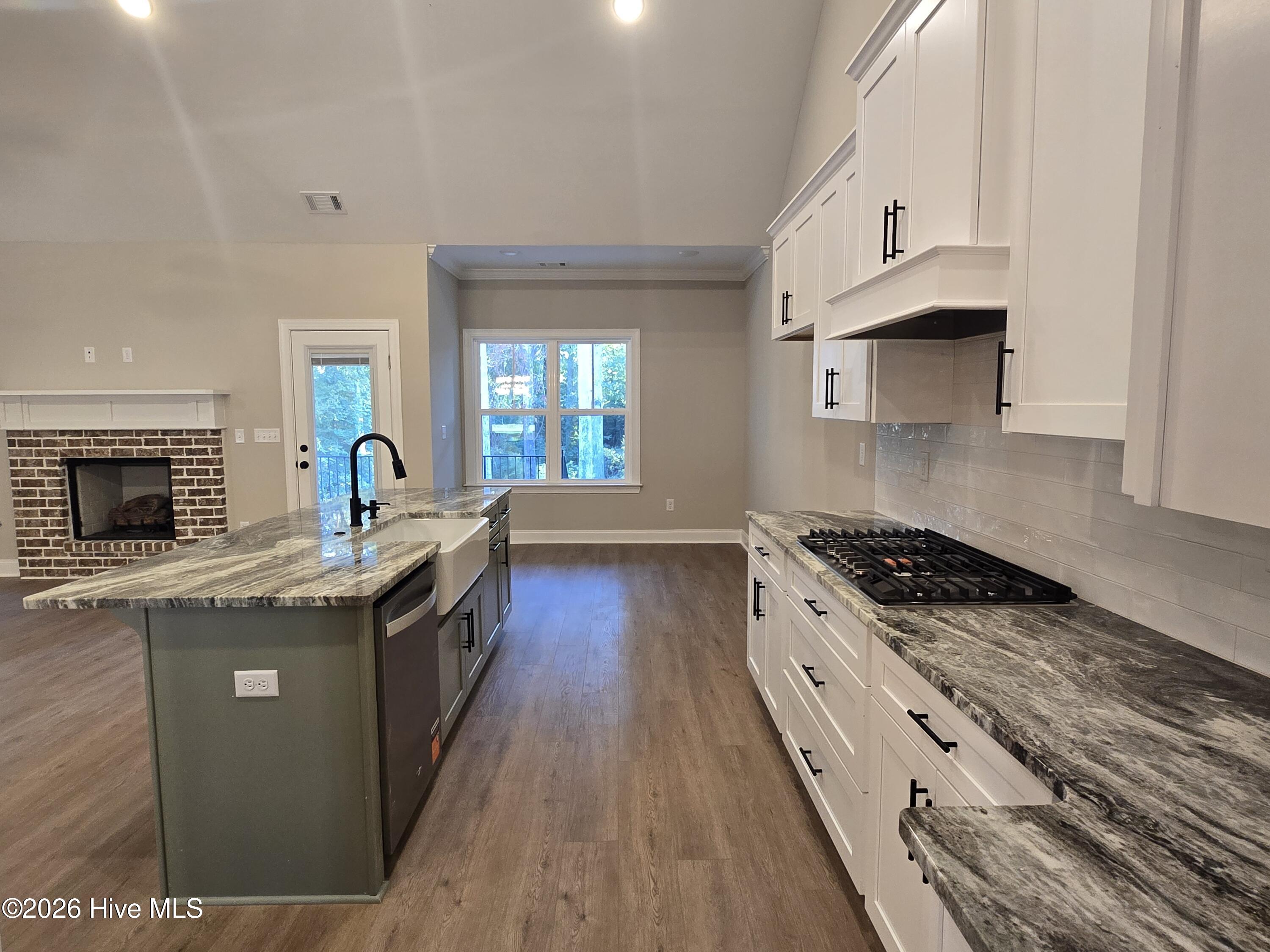 251 Oakbrook Drive Property Photo 4