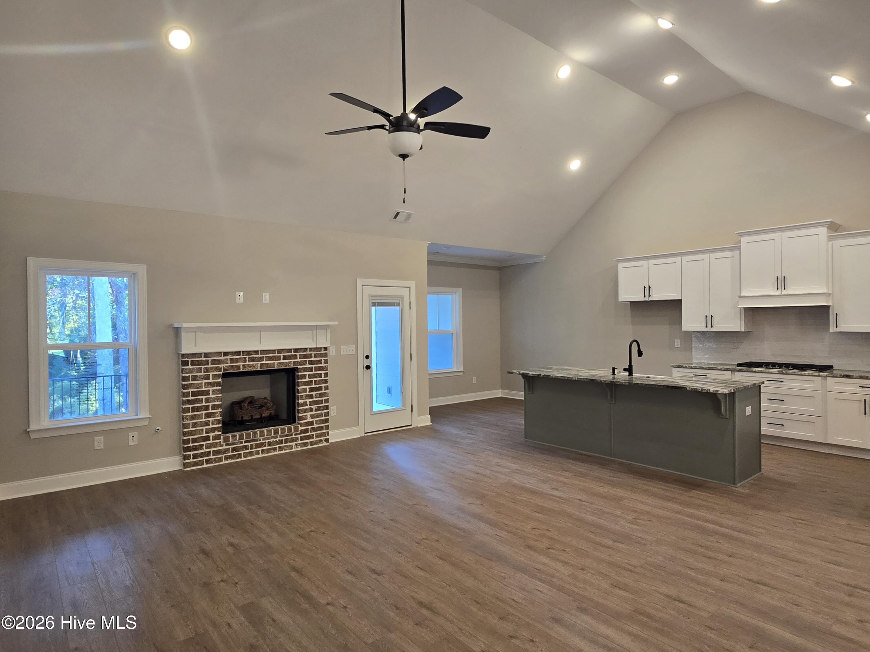 251 Oakbrook Drive Property Photo 6