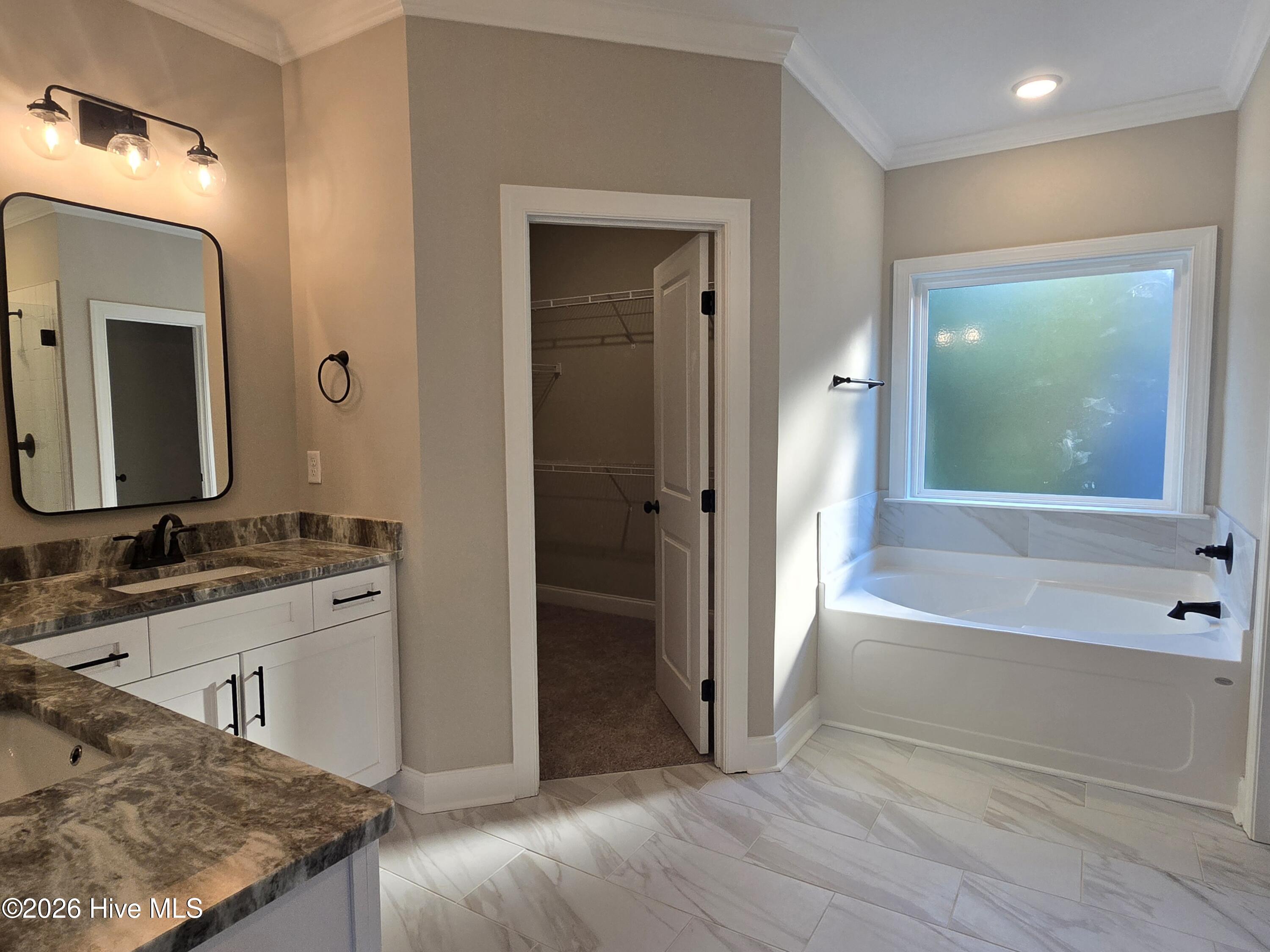 251 Oakbrook Drive Property Photo 9