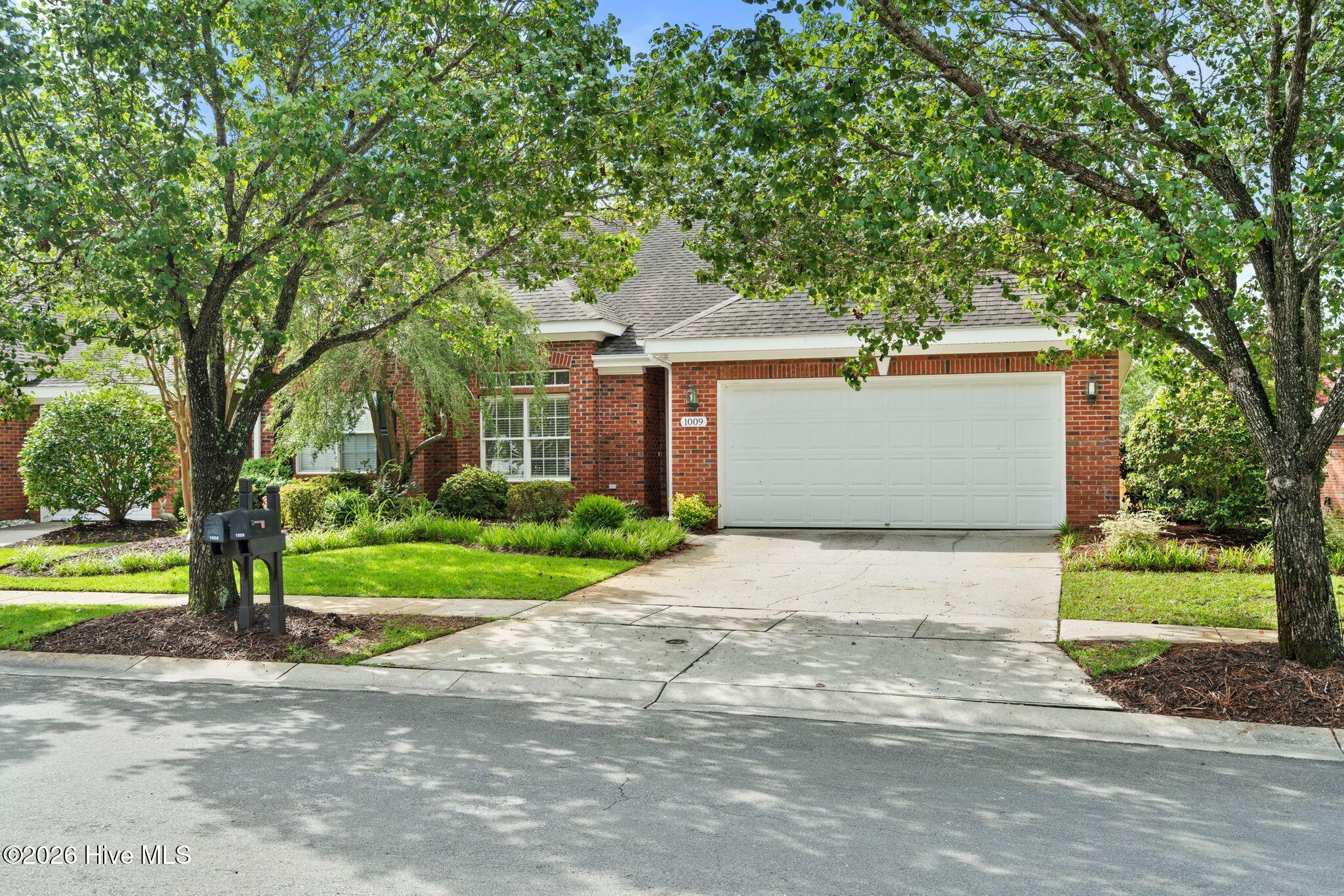 1009 Avenshire Circle Property Photo 1