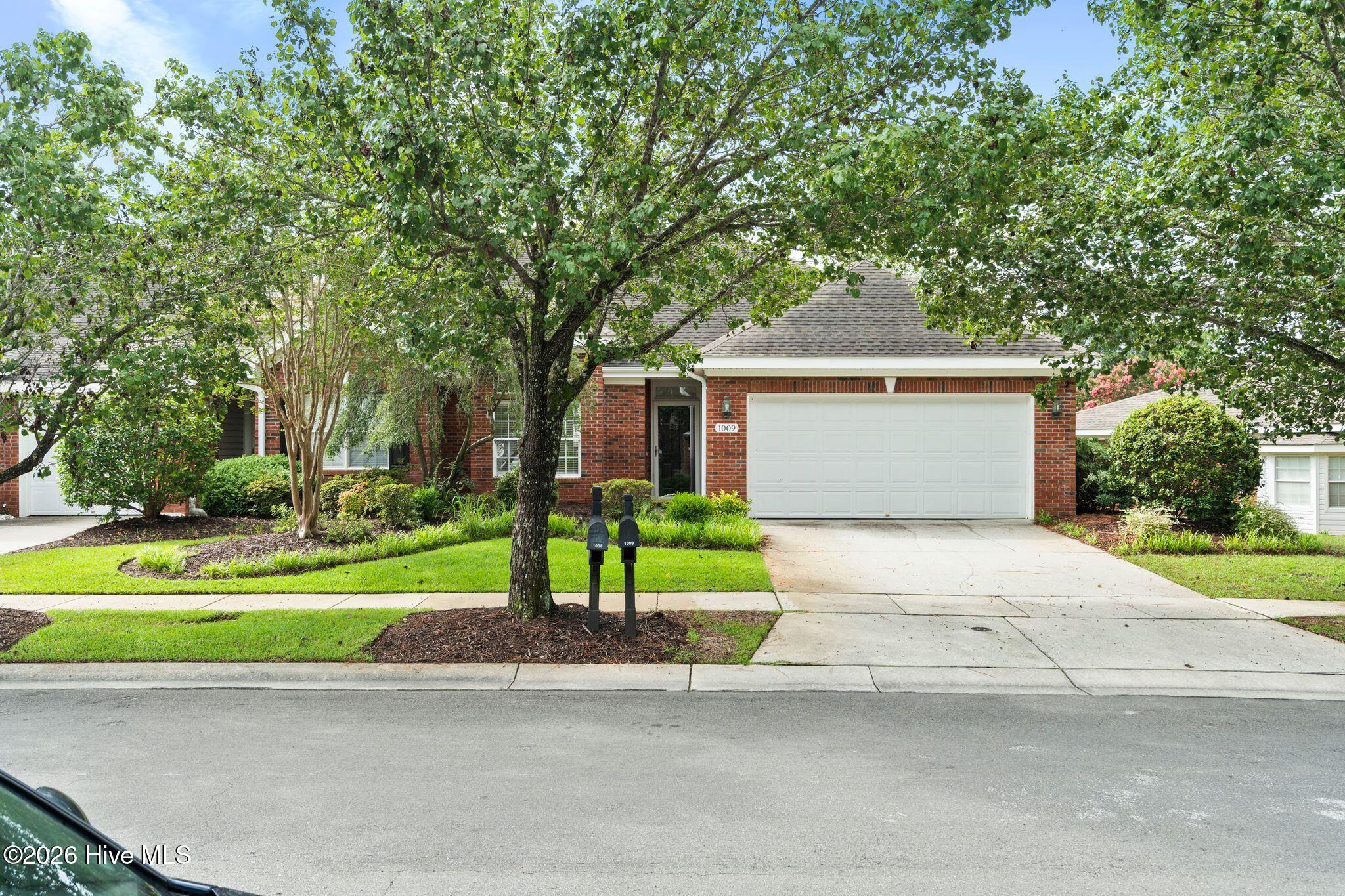 1009 Avenshire Circle Property Photo 2