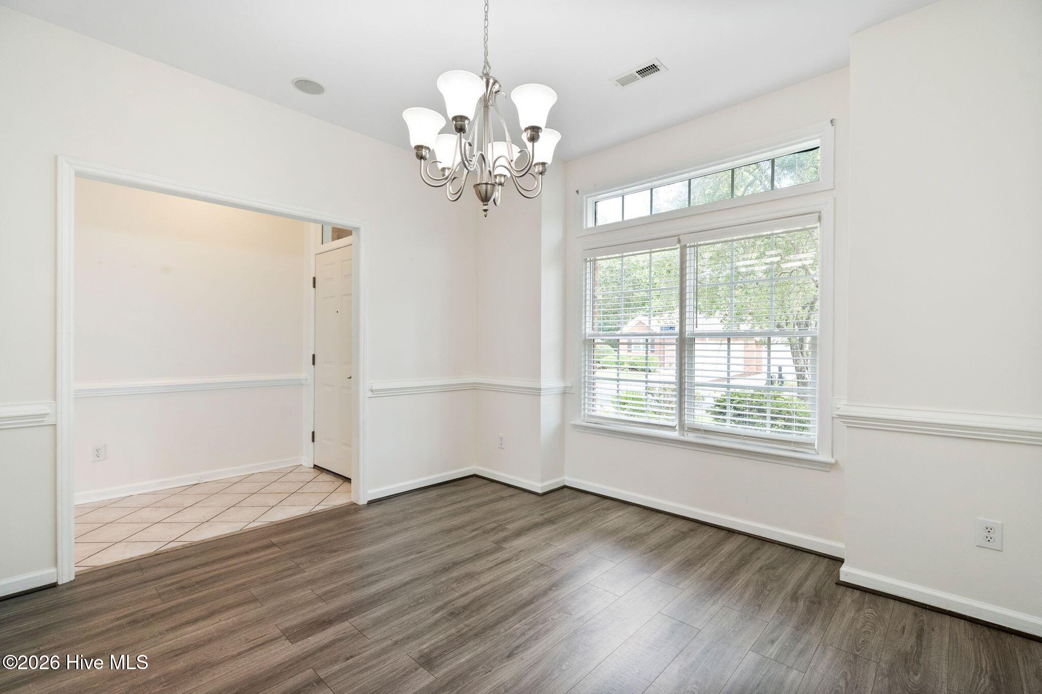 1009 Avenshire Circle Property Photo 8