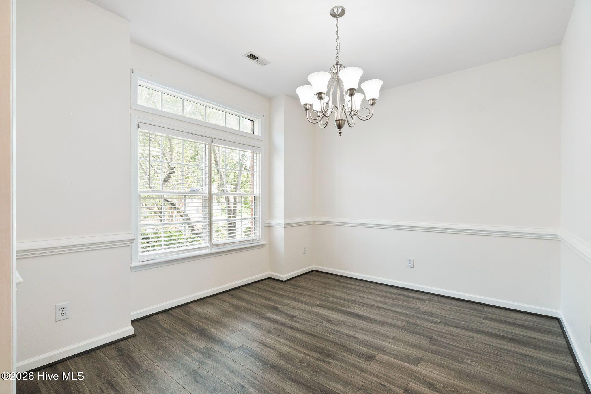 1009 Avenshire Circle Property Photo 9
