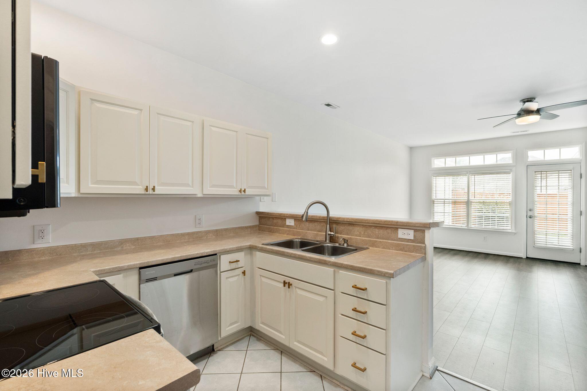 1009 Avenshire Circle Property Photo 12