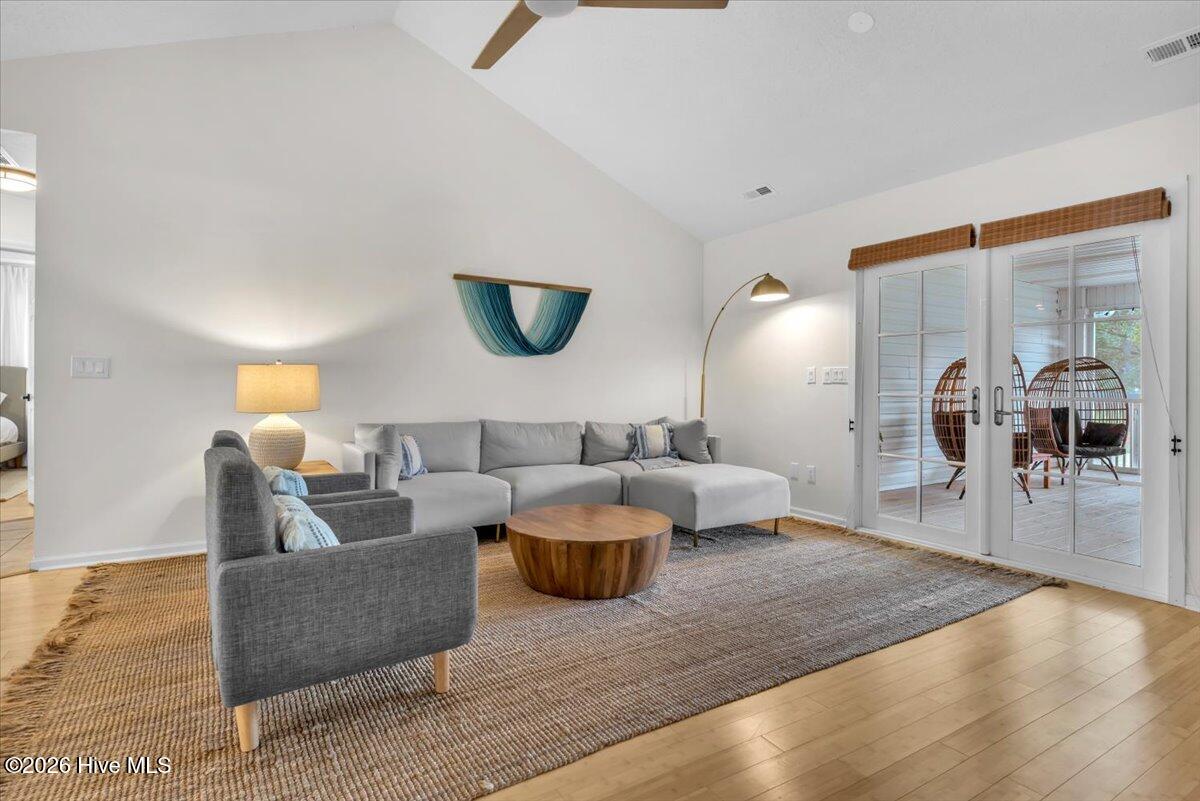 221 Ne 60th Street Property Photo 4