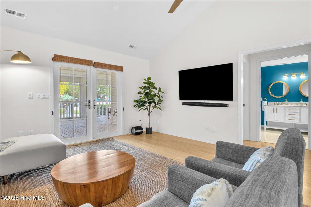 221 Ne 60th Street Property Photo 5