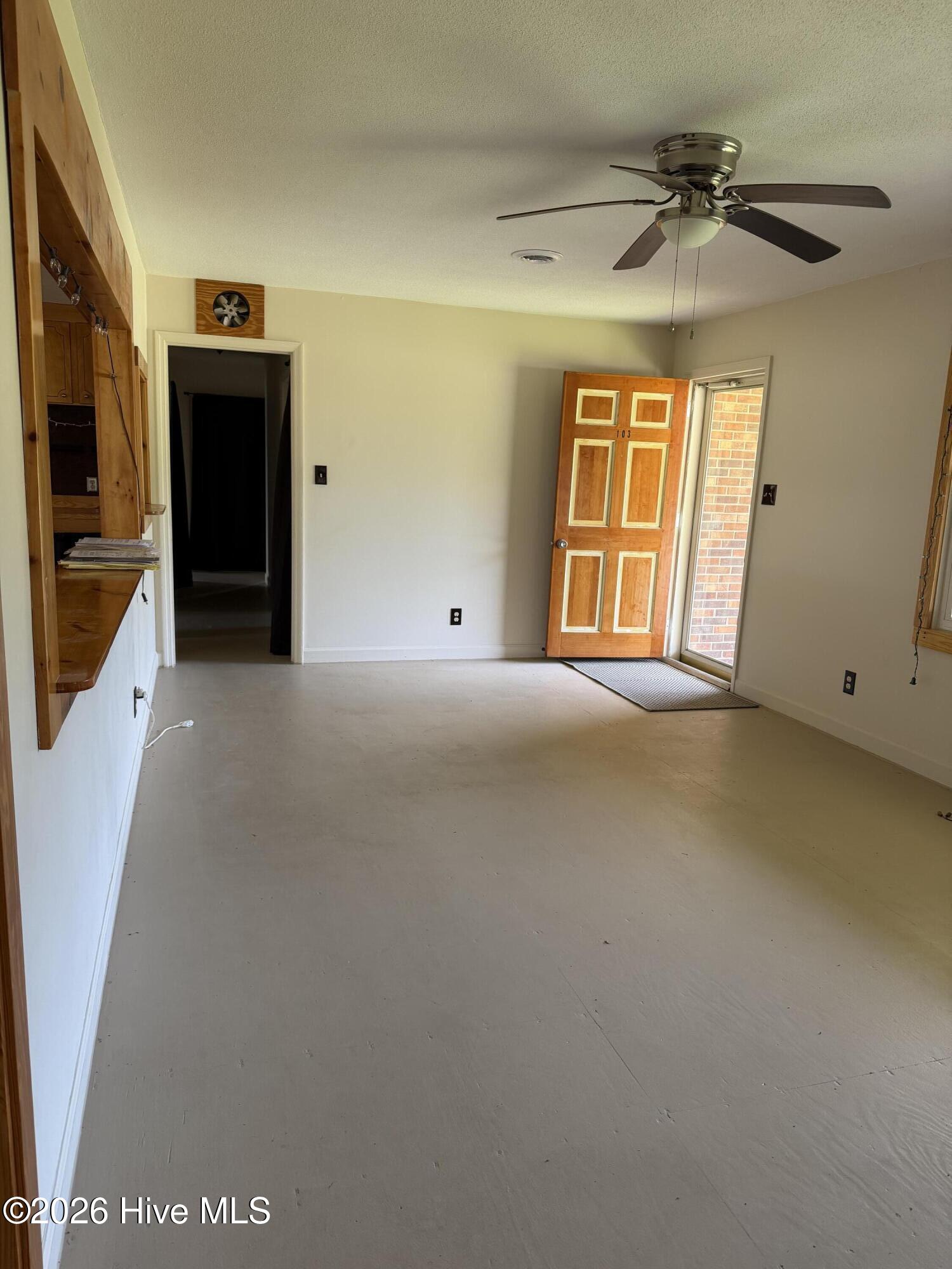 103 Bridle Path Road Property Photo 4
