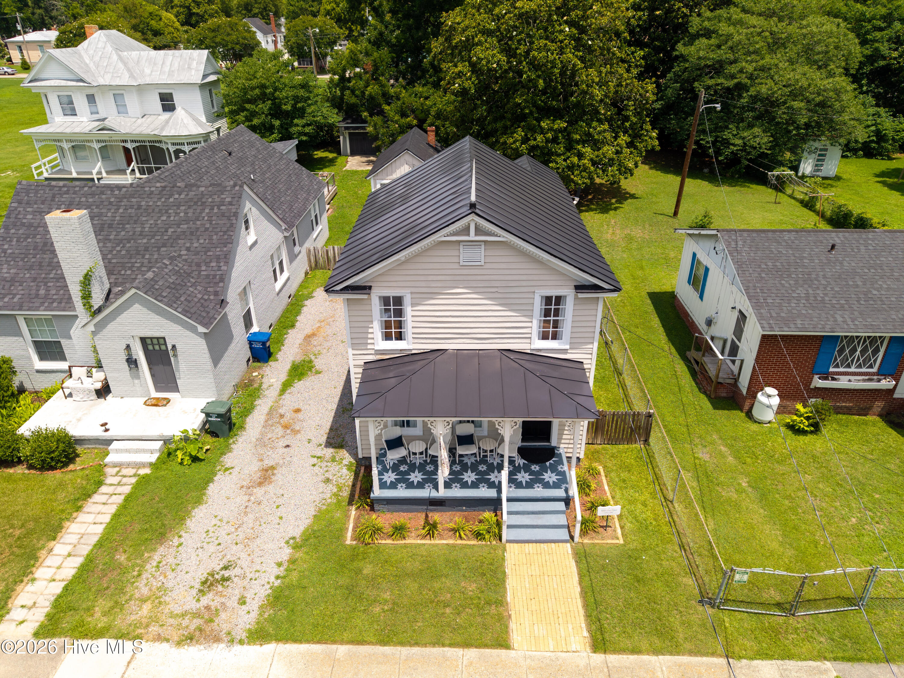 123 E Gale Street Property Photo 4