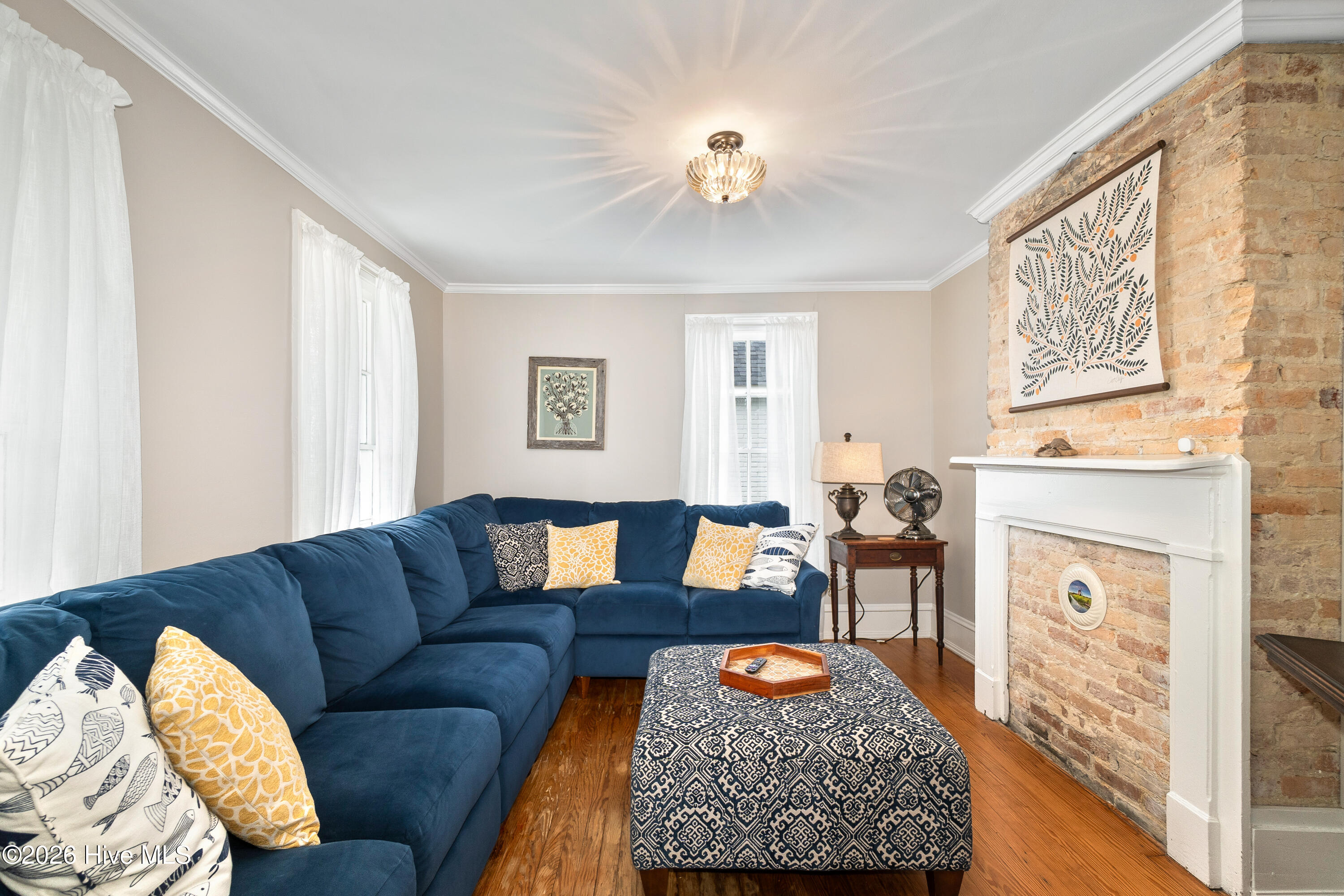 123 E Gale Street Property Photo 6