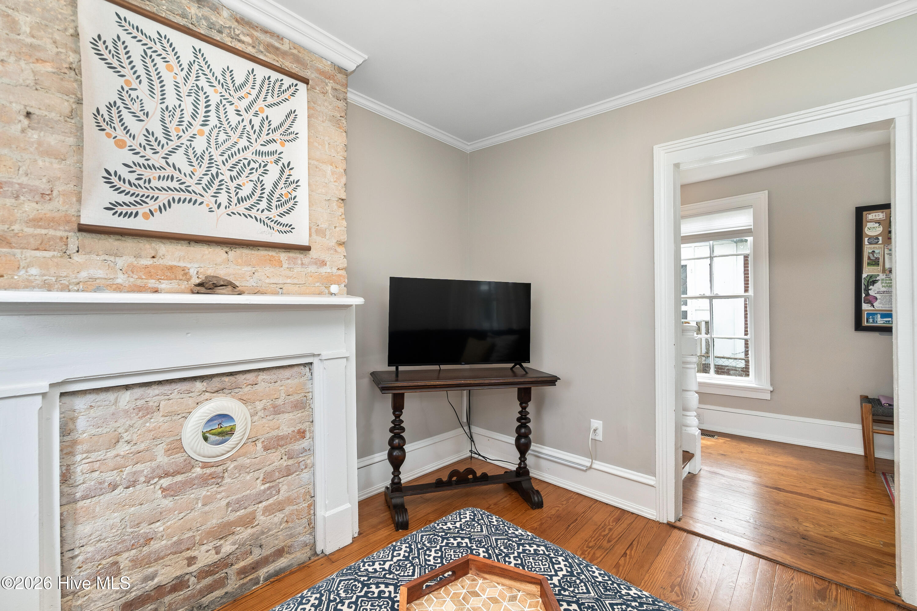 123 E Gale Street Property Photo 7
