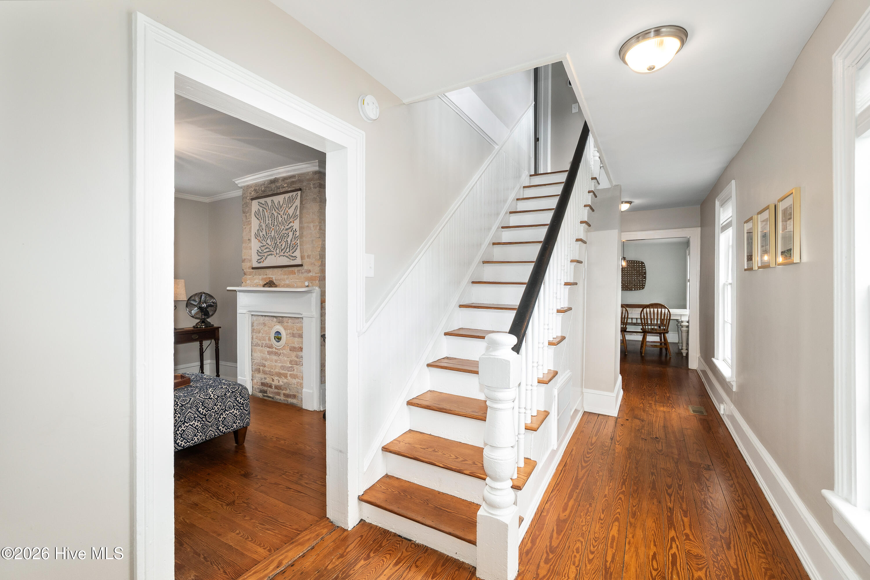 123 E Gale Street Property Photo 8