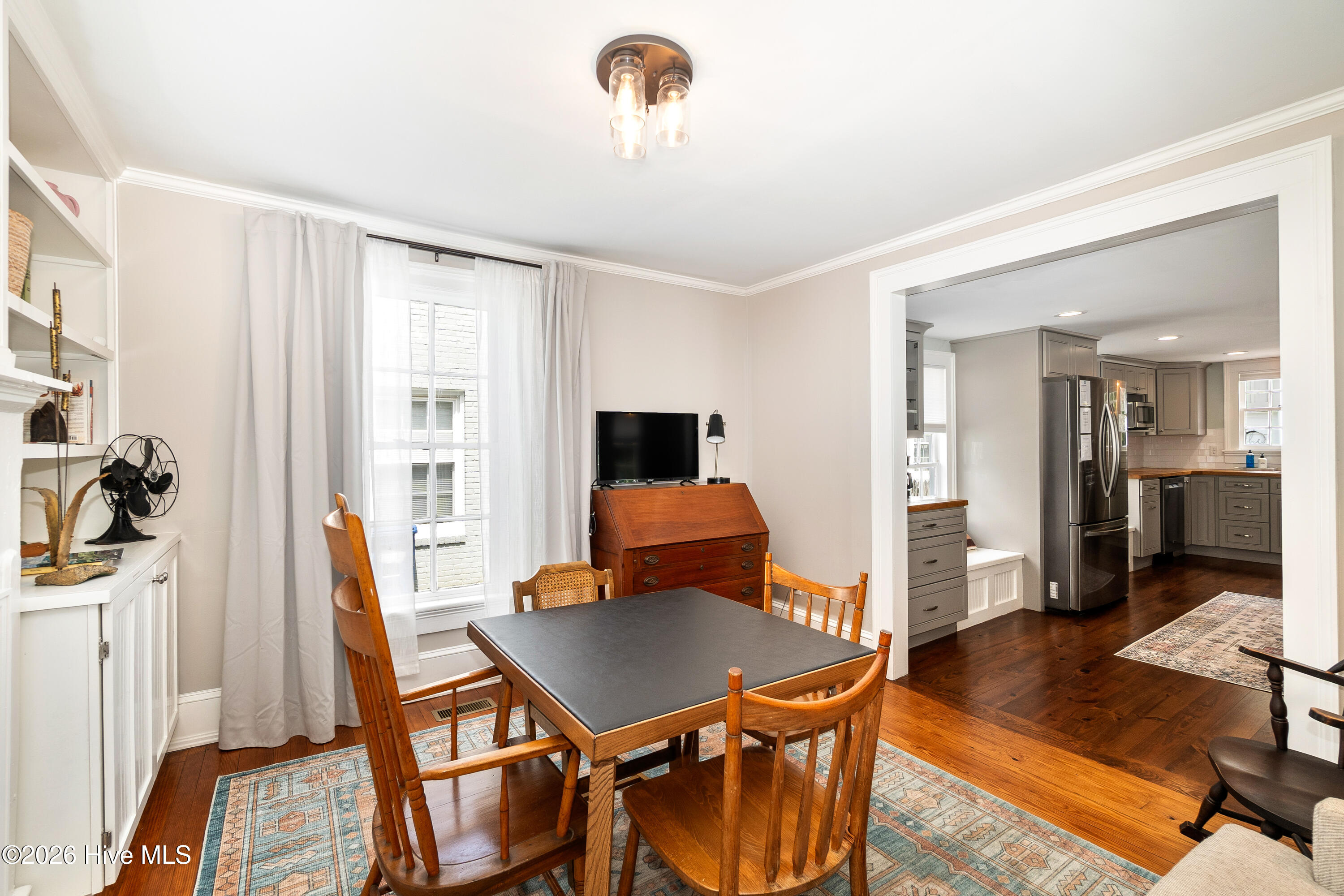123 E Gale Street Property Photo 18