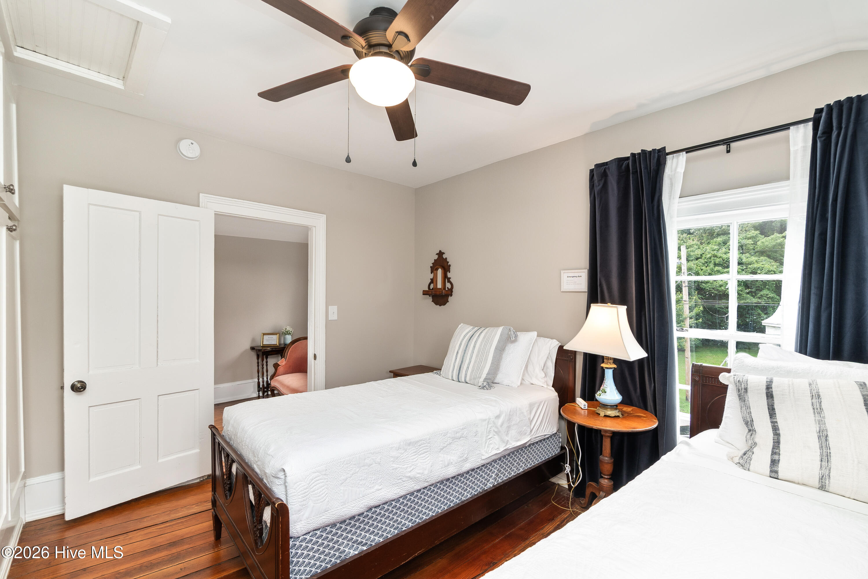 123 E Gale Street Property Photo 23