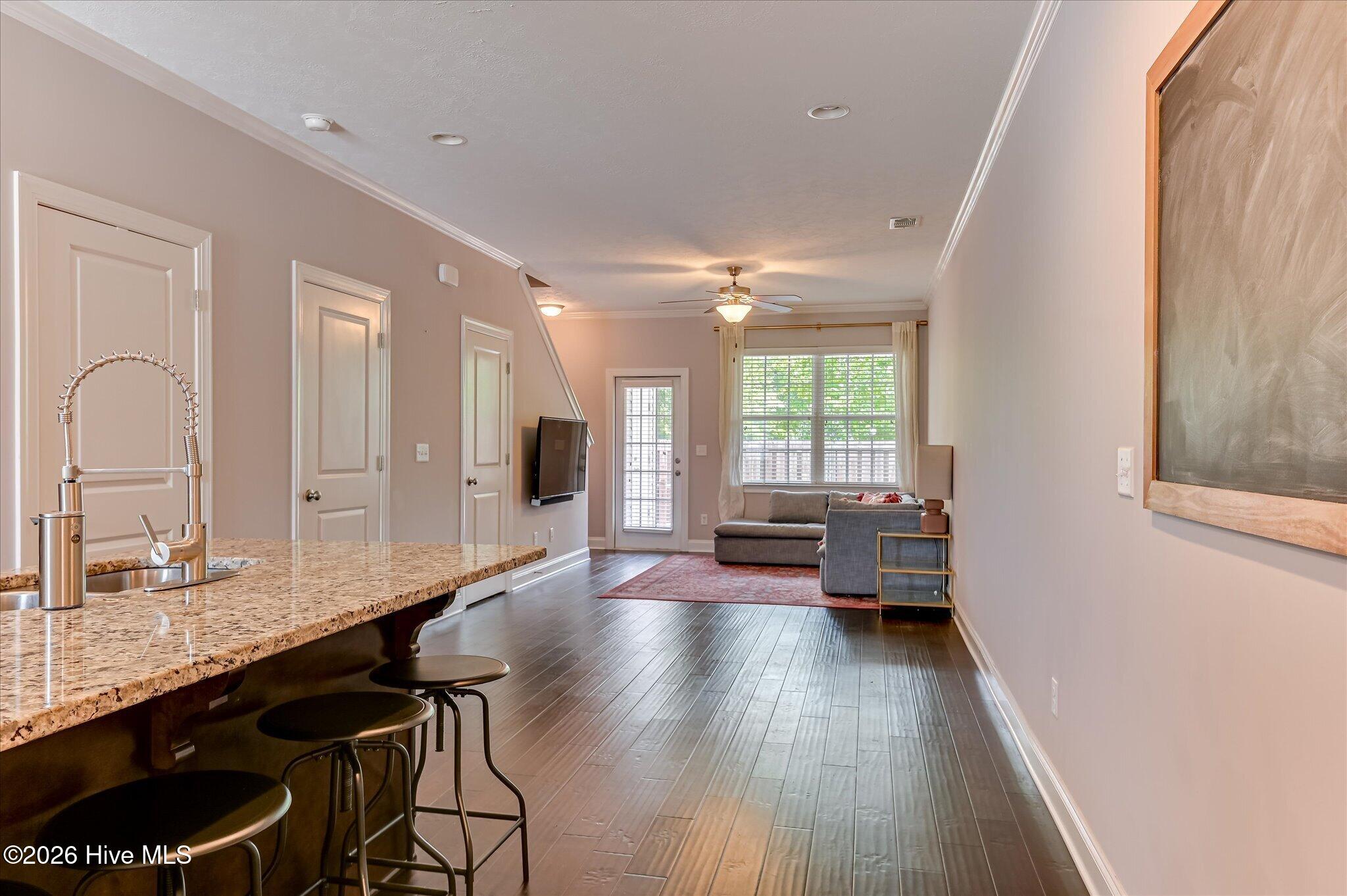 697 Aberdeen Circle Property Photo 6