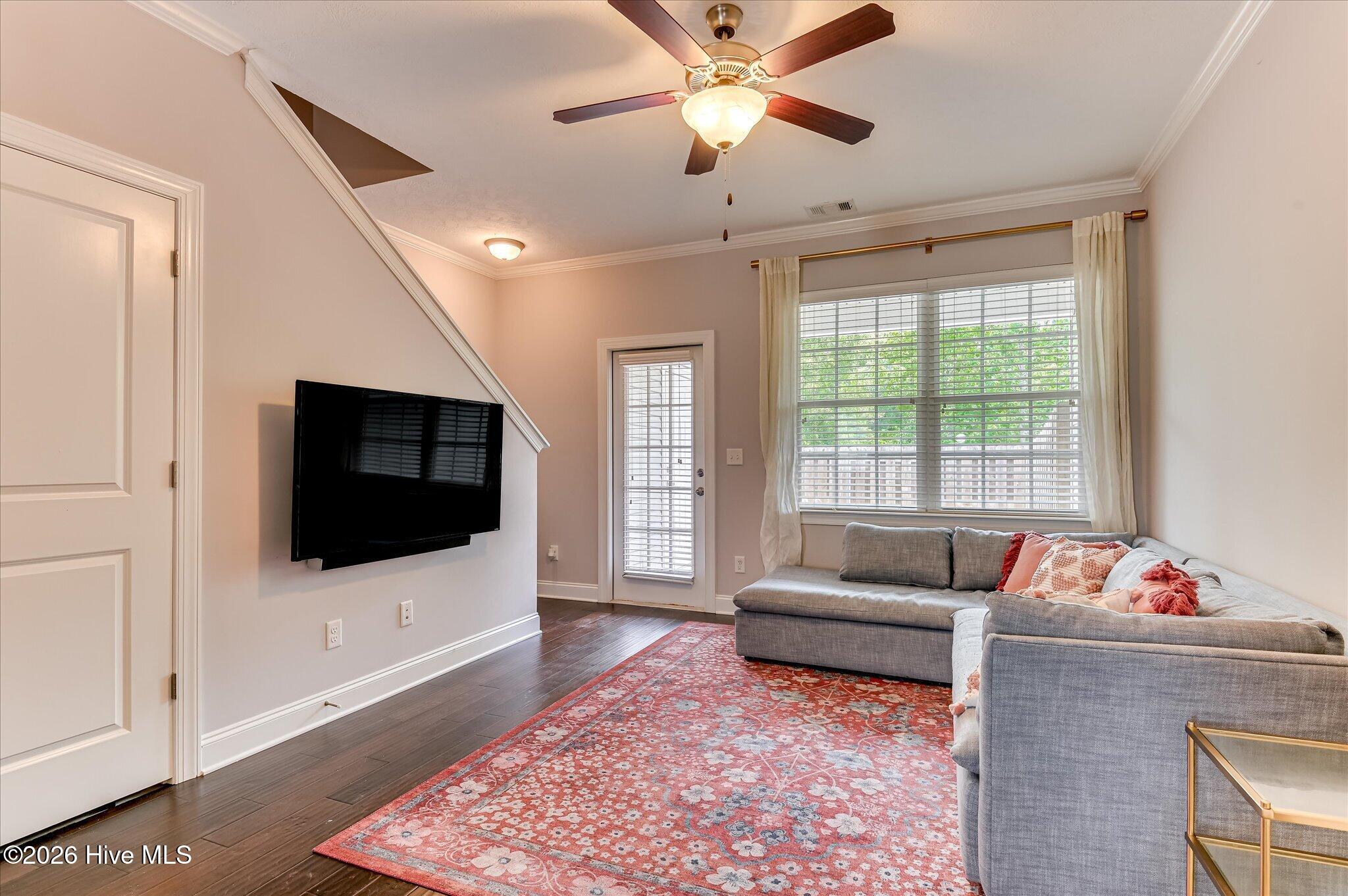 697 Aberdeen Circle Property Photo 8