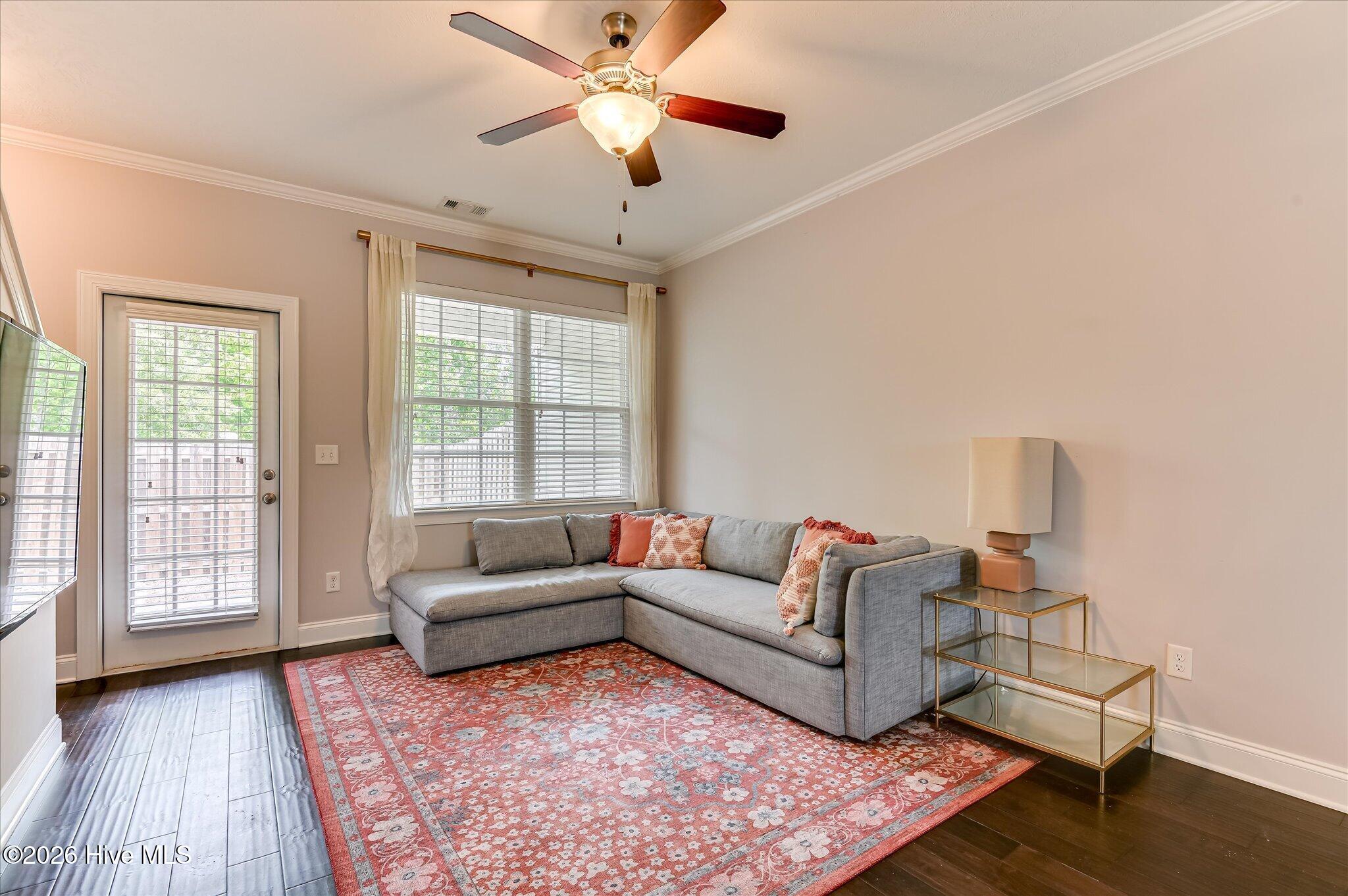697 Aberdeen Circle Property Photo 9