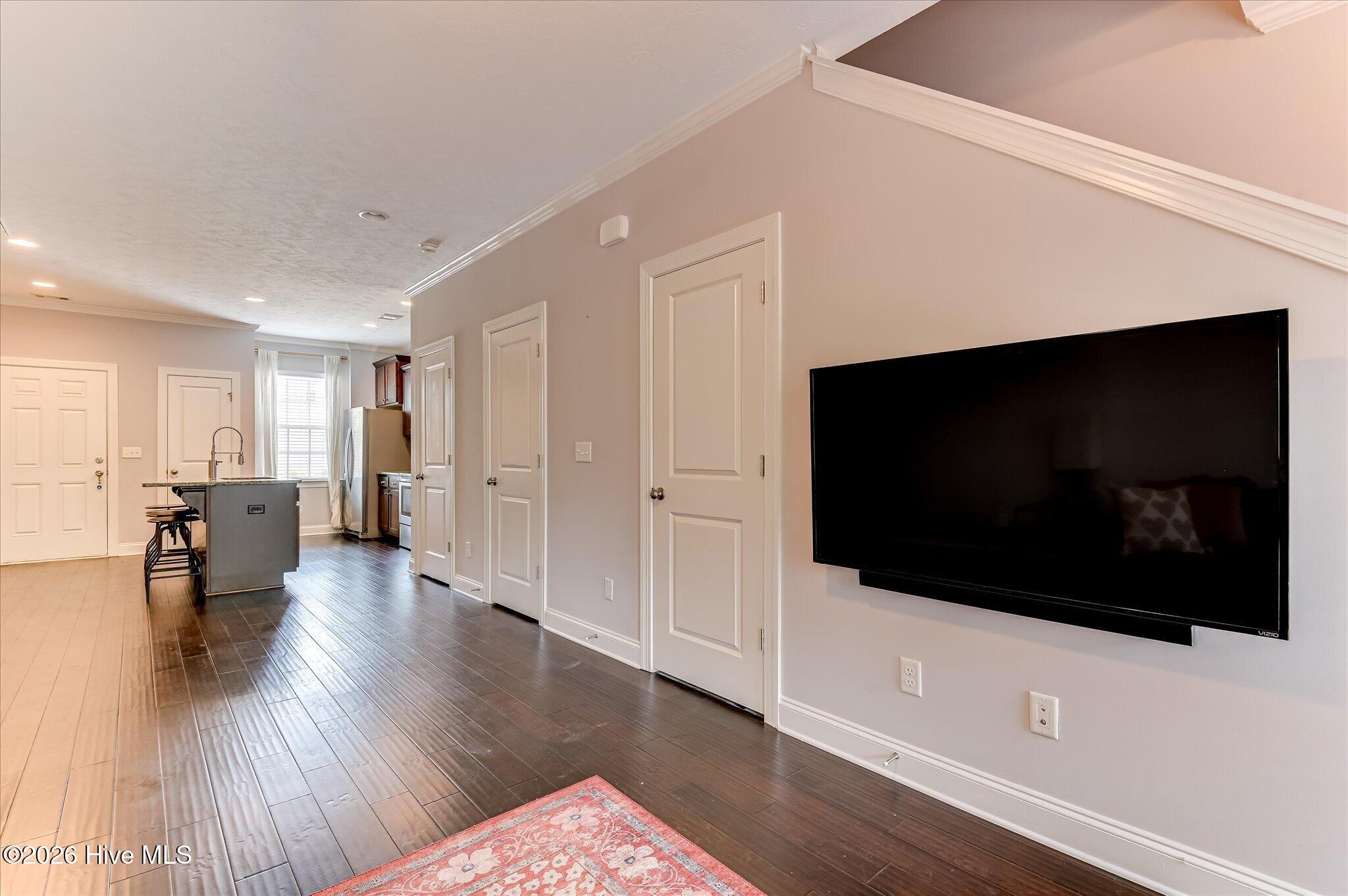 697 Aberdeen Circle Property Photo 11