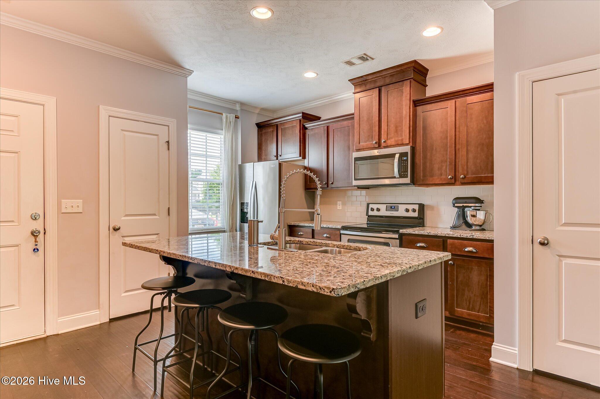 697 Aberdeen Circle Property Photo 14