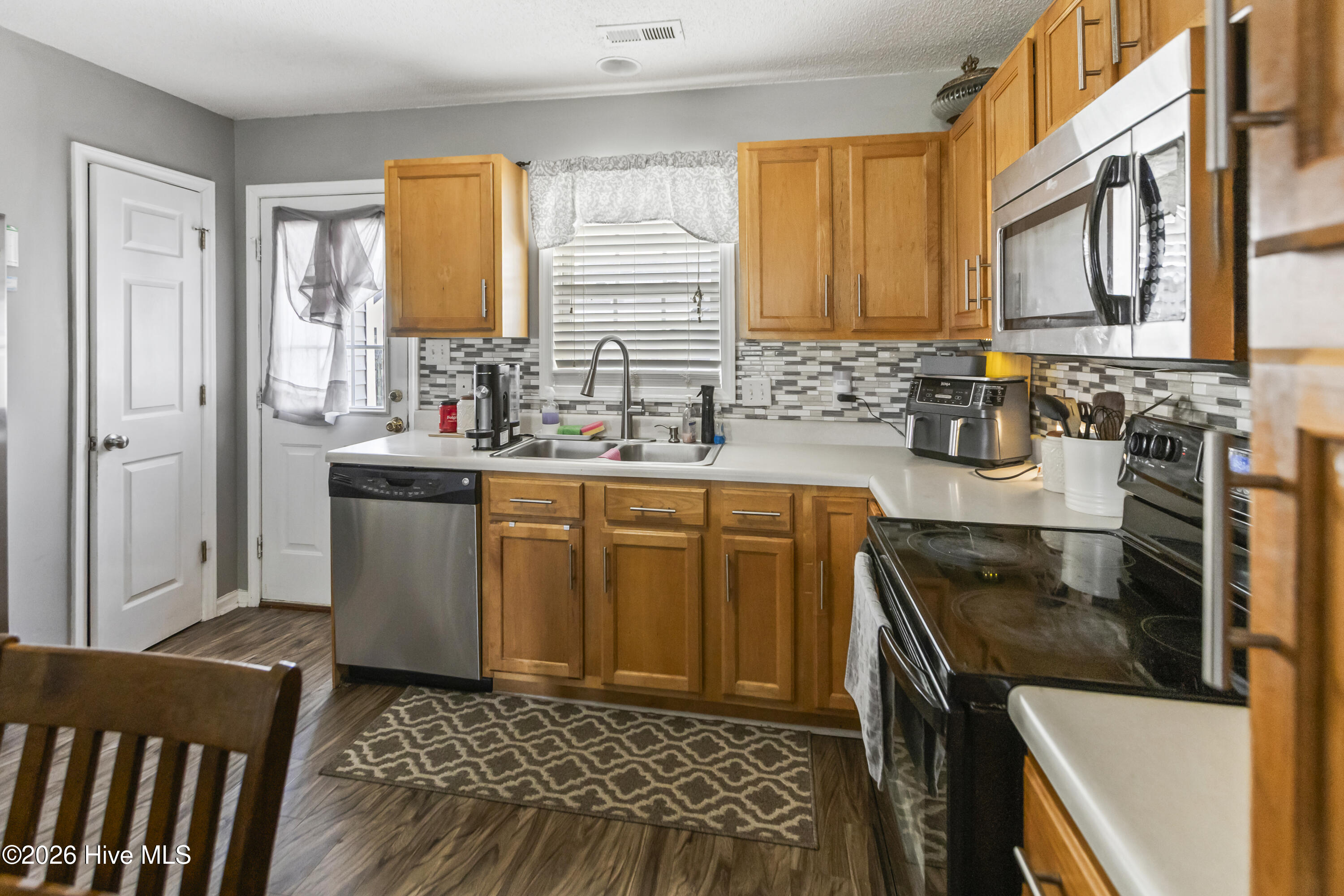 1121 Masters Lane A And B Property Photo 4