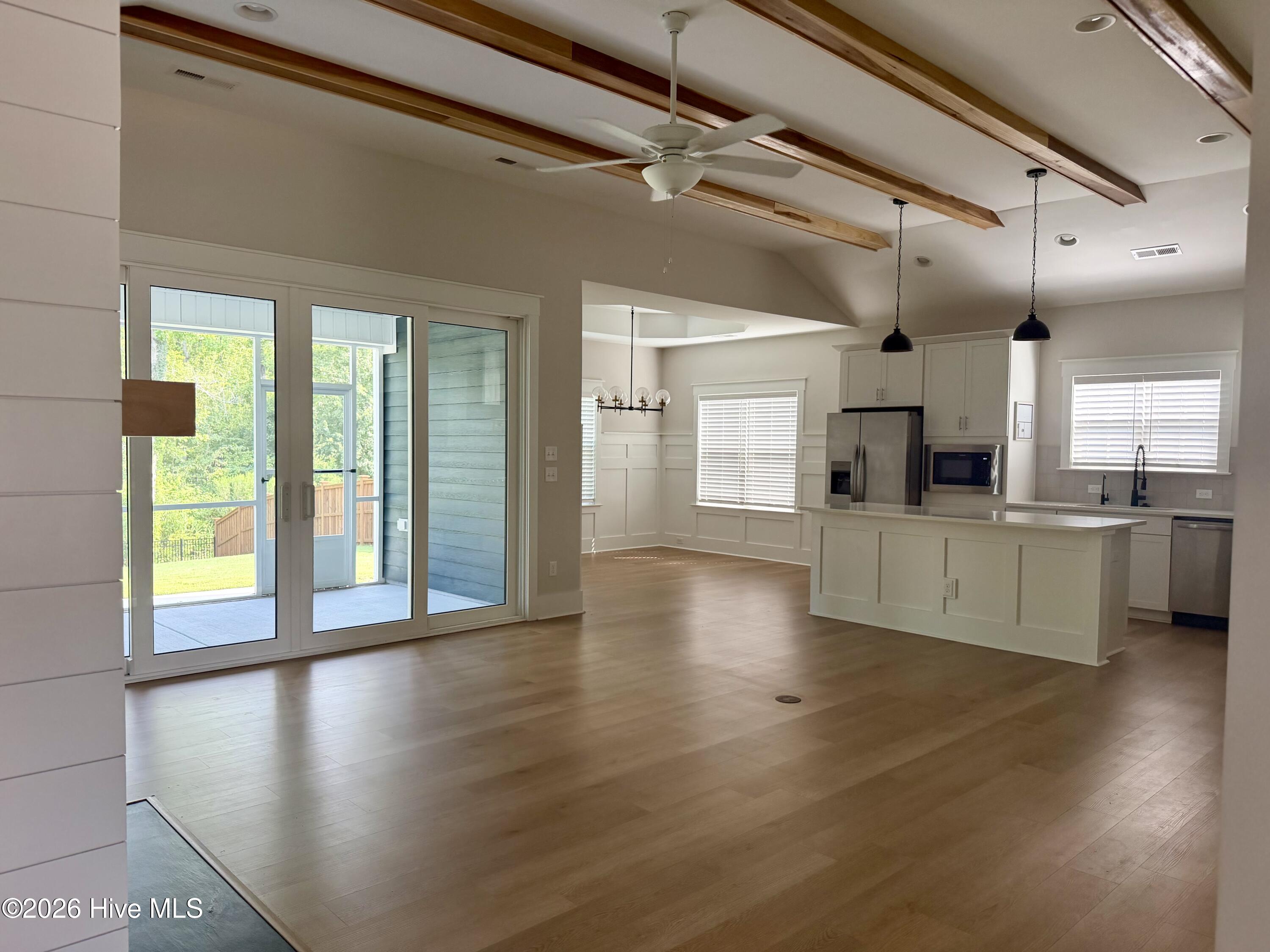 2528 Lakeside Circle Property Photo 6