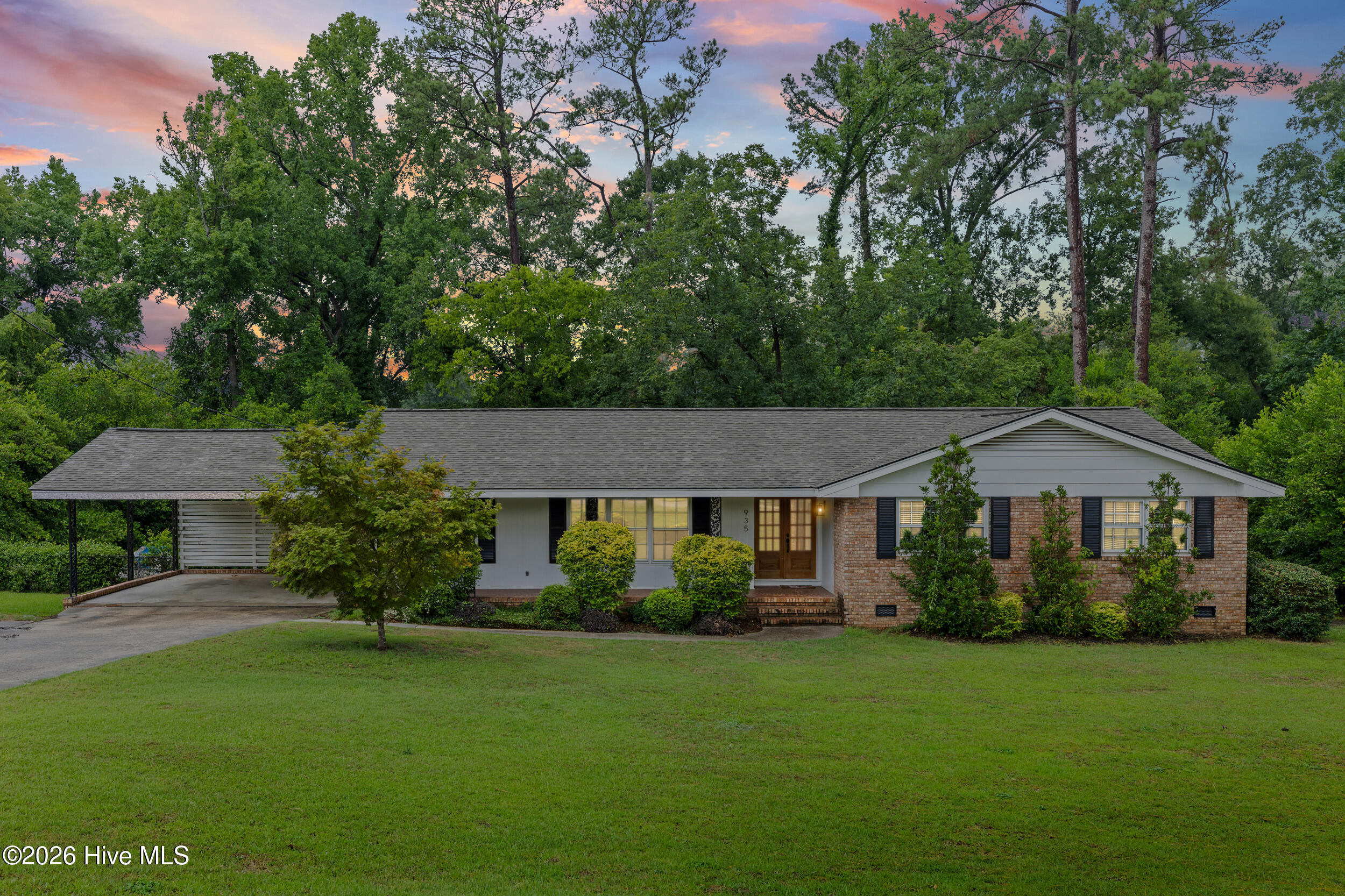 935 Campbellton Drive Property Photo 1