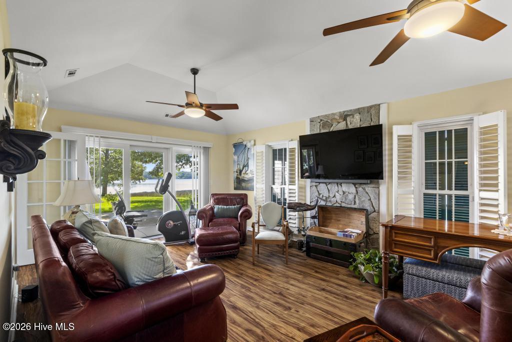 148 E Ivybridge Drive Property Photo 16