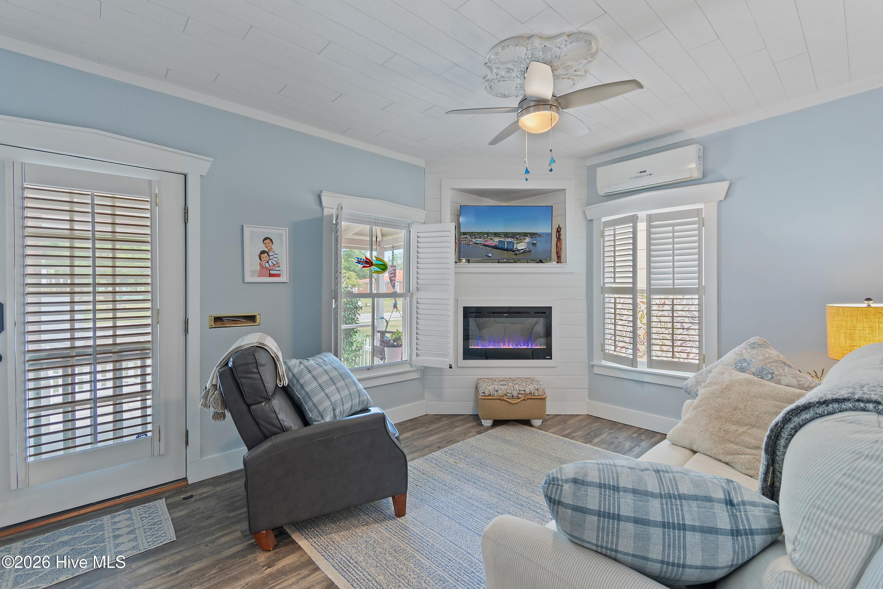 209 W St George Street Property Photo 14