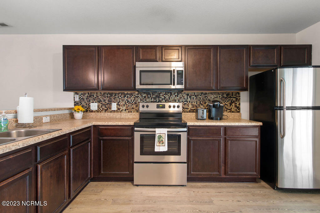 131 Glen Cannon Drive Property Photo 10