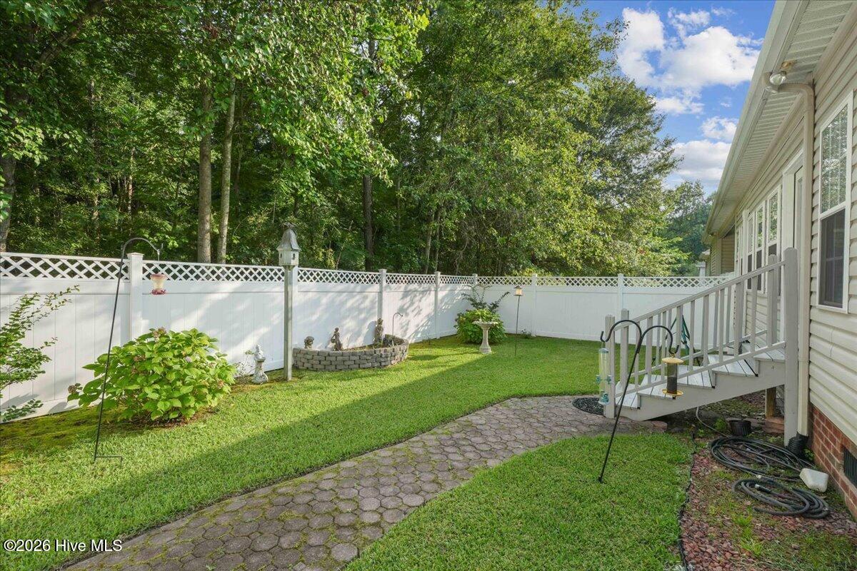 208 Commonsgate Drive Property Photo 5