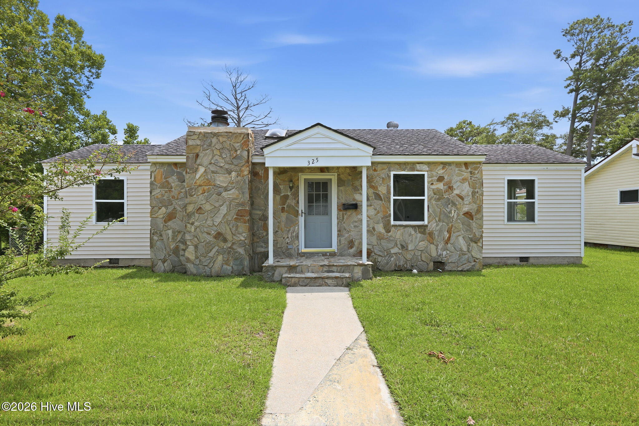 325 Miller Boulevard Property Photo 1