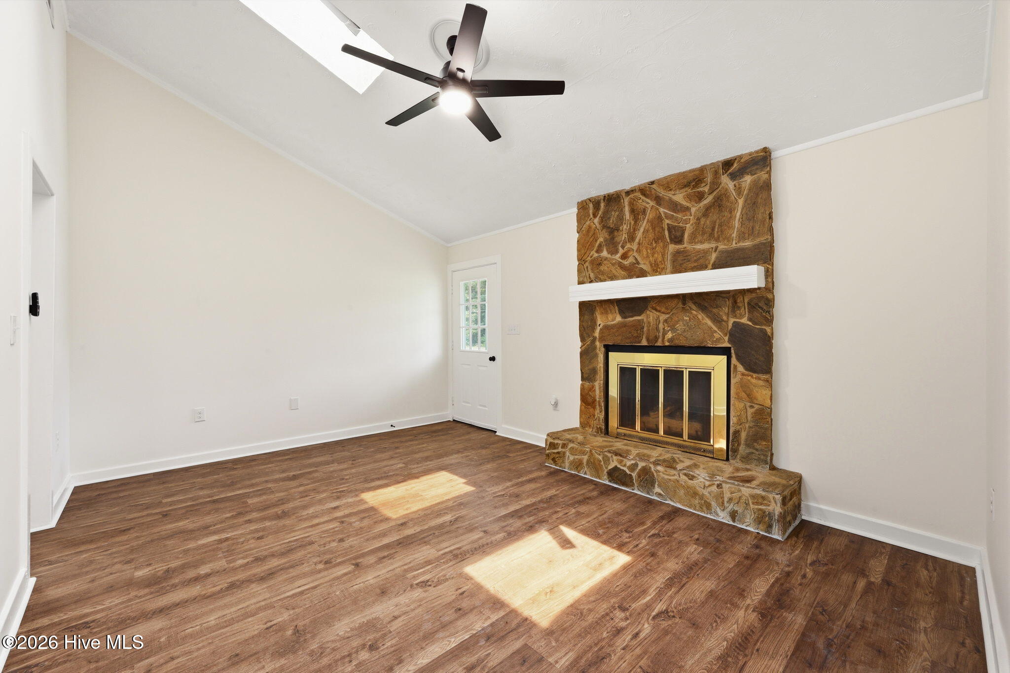 325 Miller Boulevard Property Photo 3
