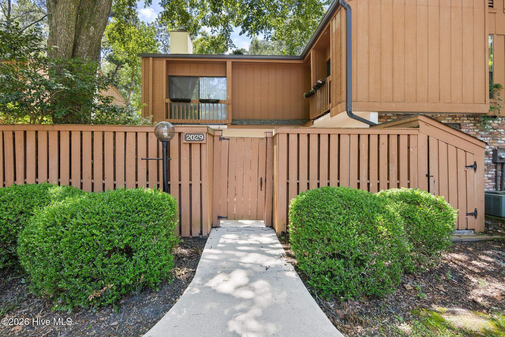 2029 Albert Circle Property Photo 2
