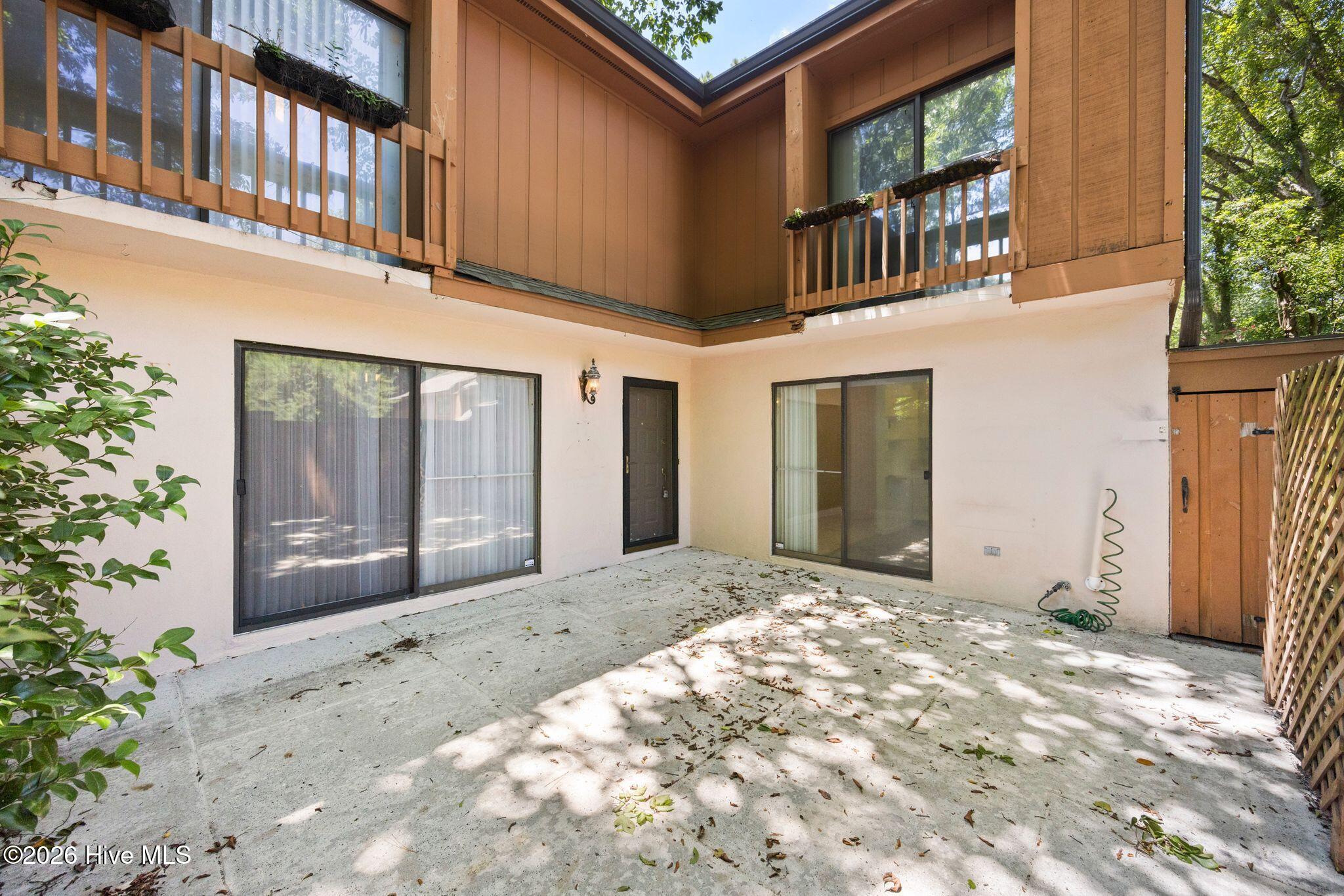 2029 Albert Circle Property Photo 3