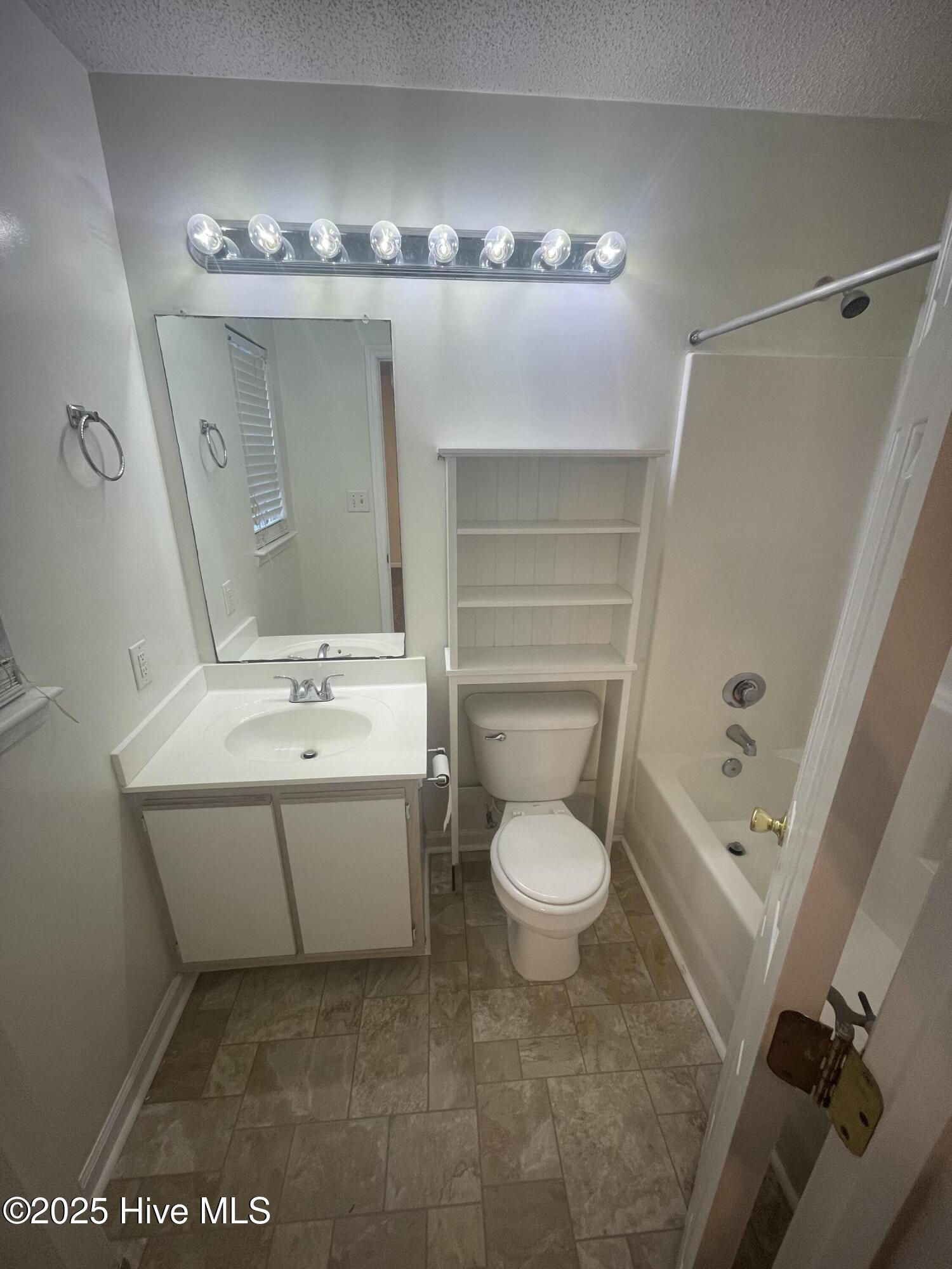 300 Pinegrove Court Property Photo 3