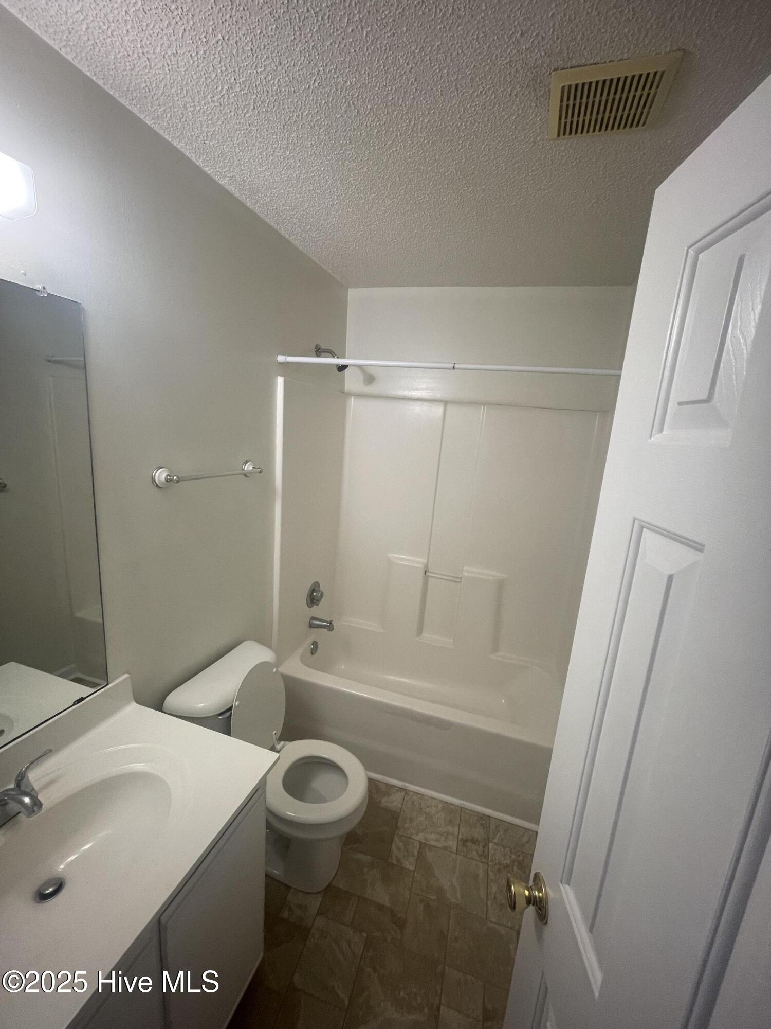 300 Pinegrove Court Property Photo 4