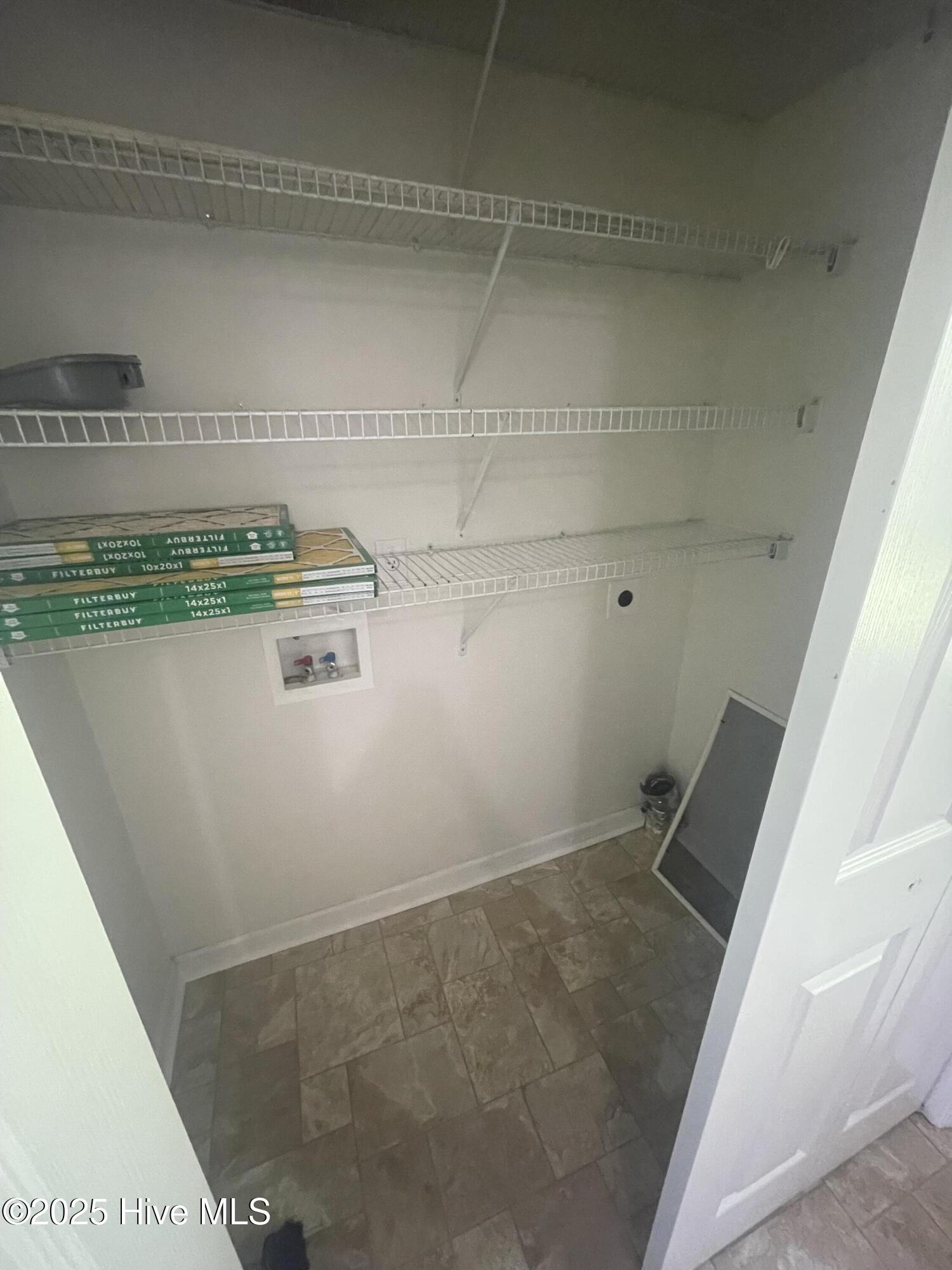 300 Pinegrove Court Property Photo 5