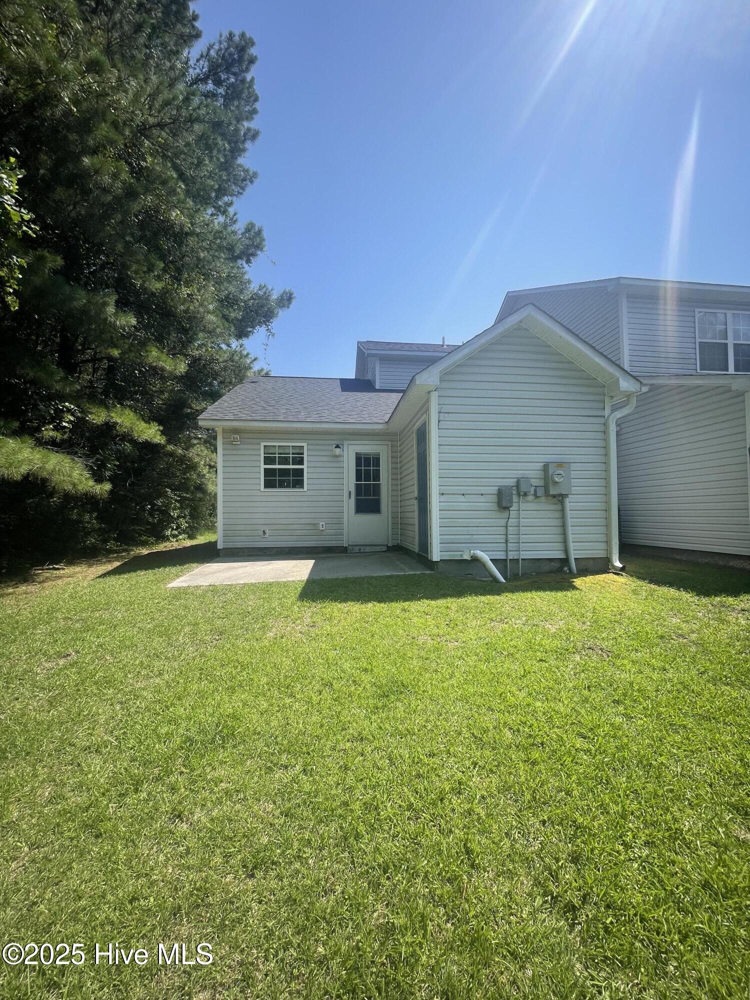 300 Pinegrove Court Property Photo 6