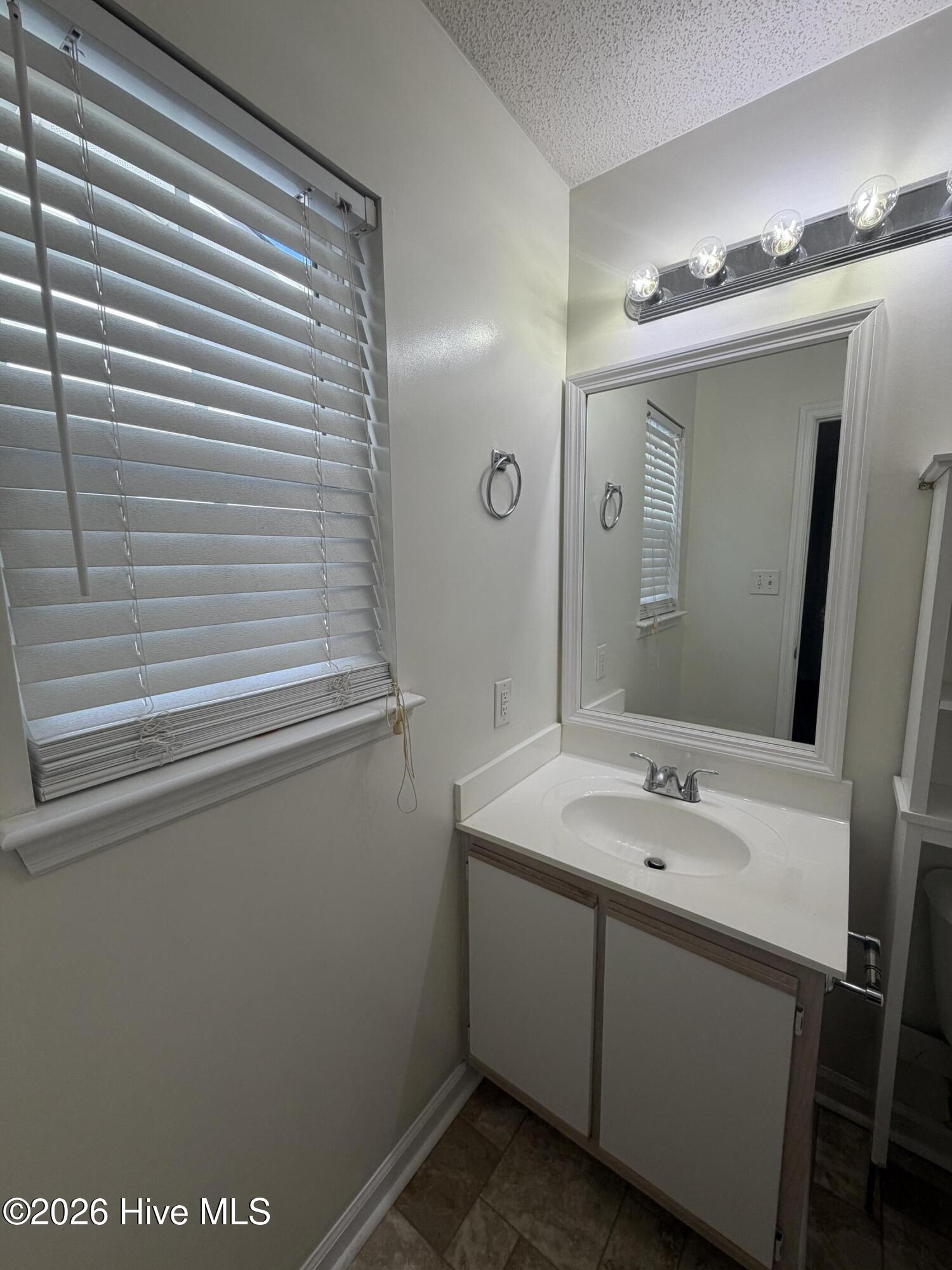 300 Pinegrove Court Property Photo 7