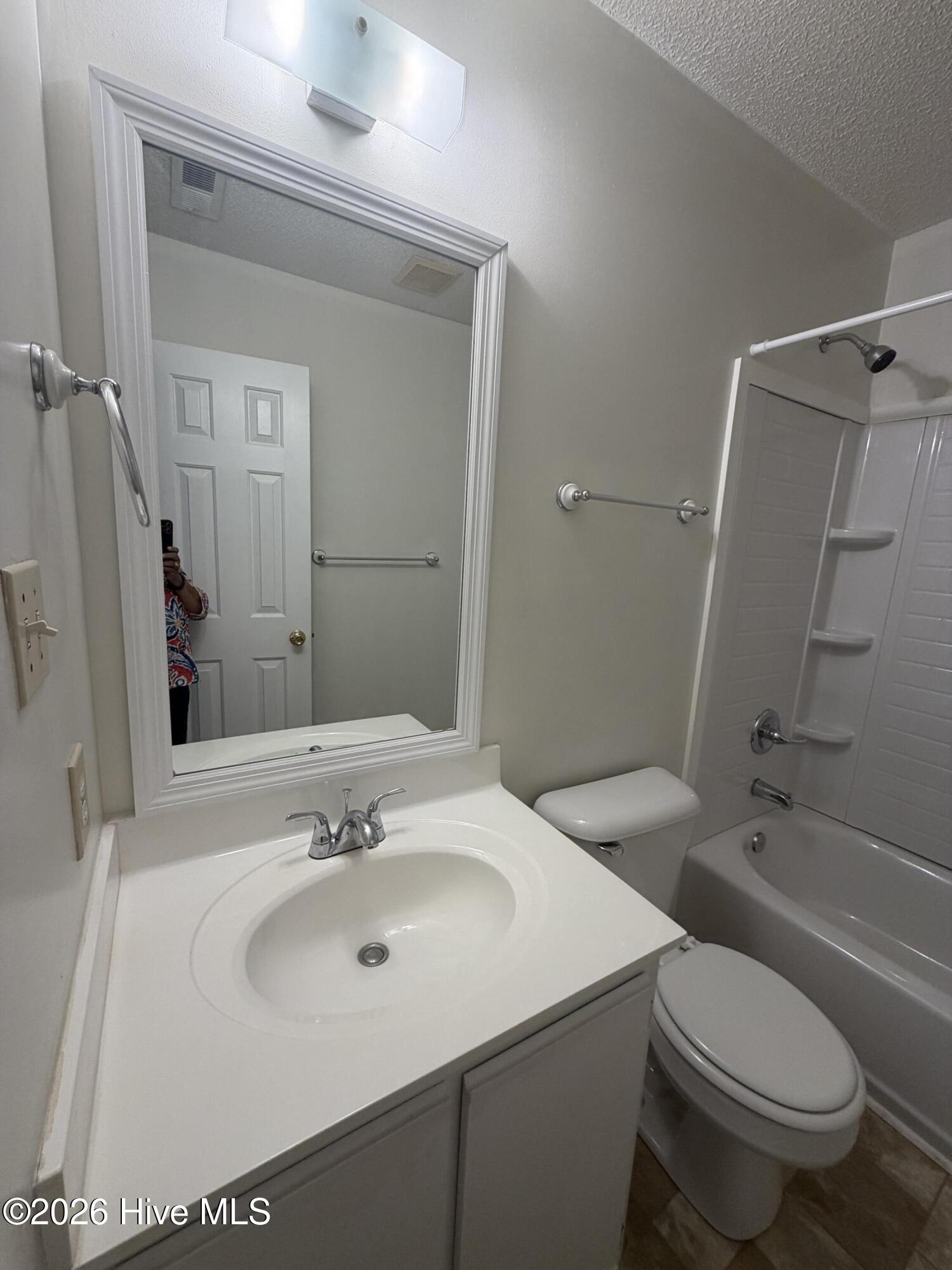 300 Pinegrove Court Property Photo 8