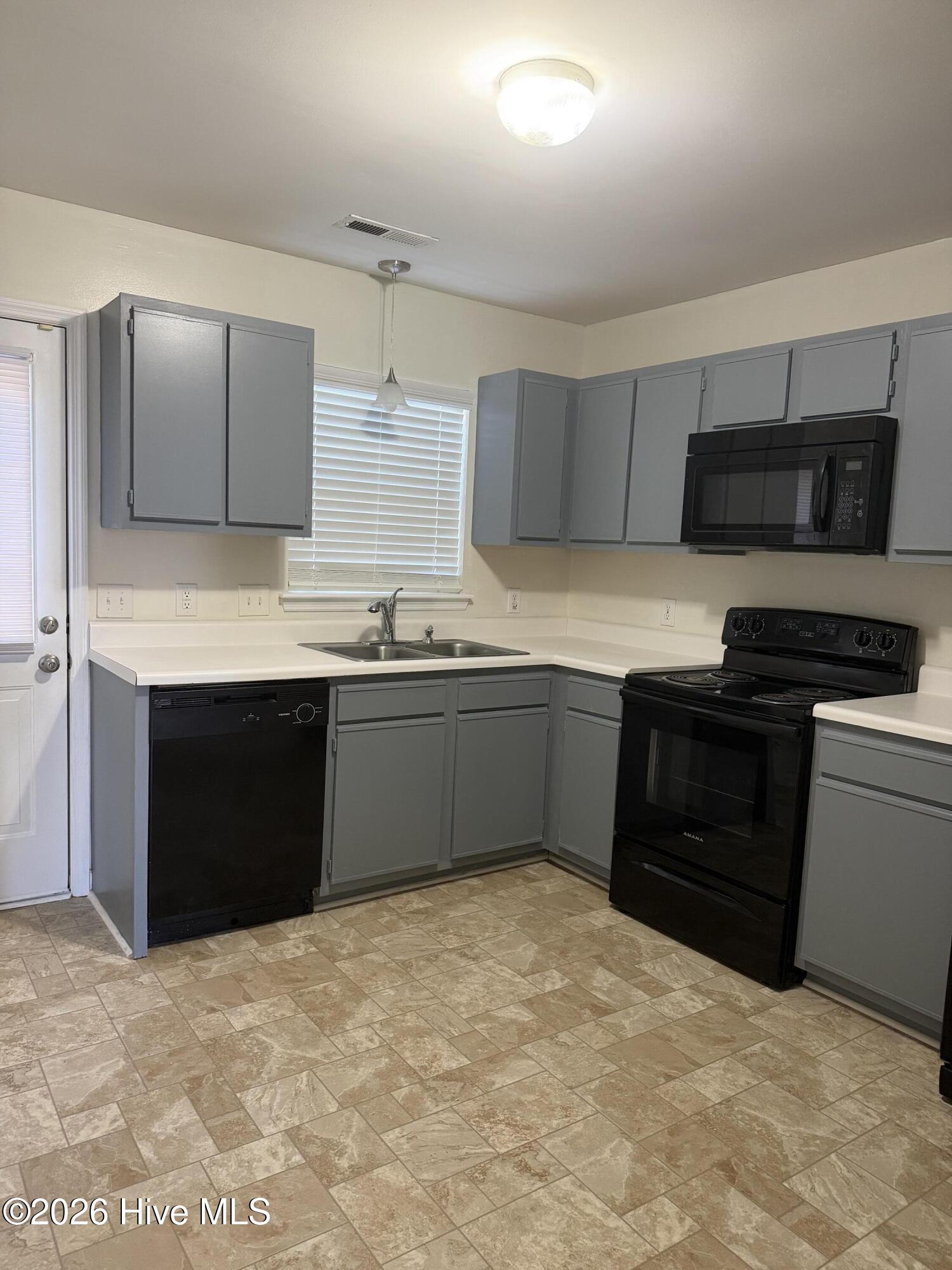 300 Pinegrove Court Property Photo 10