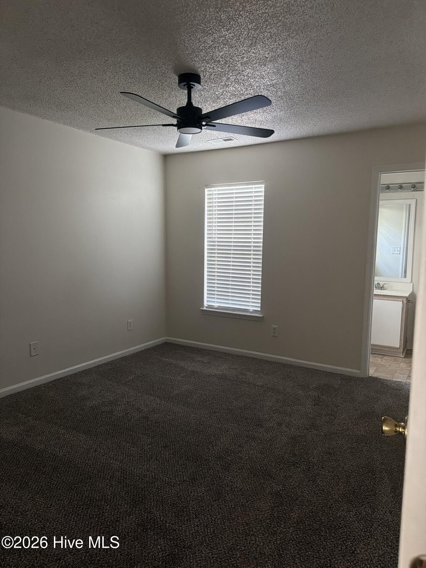 300 Pinegrove Court Property Photo 12