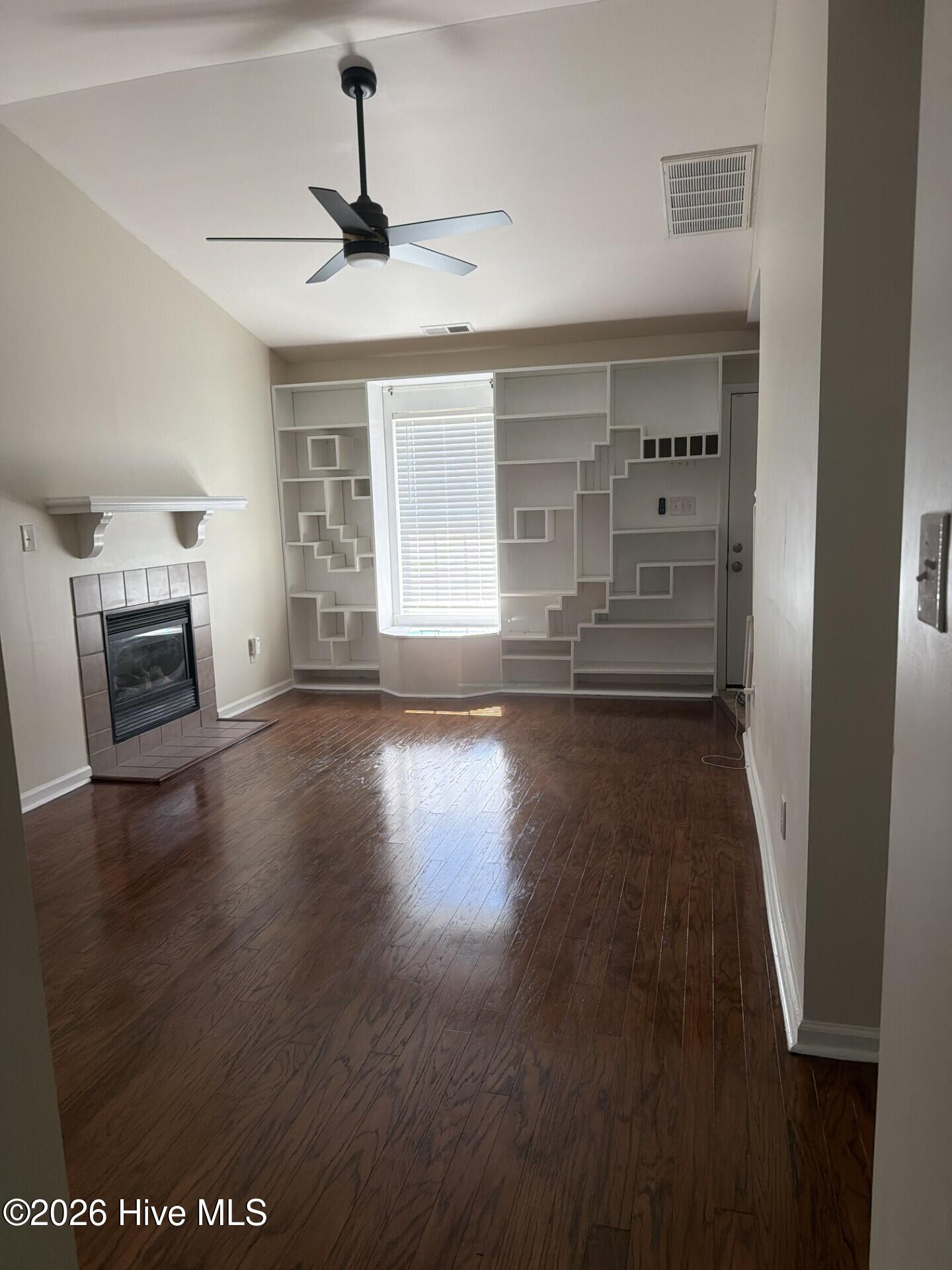 300 Pinegrove Court Property Photo 13
