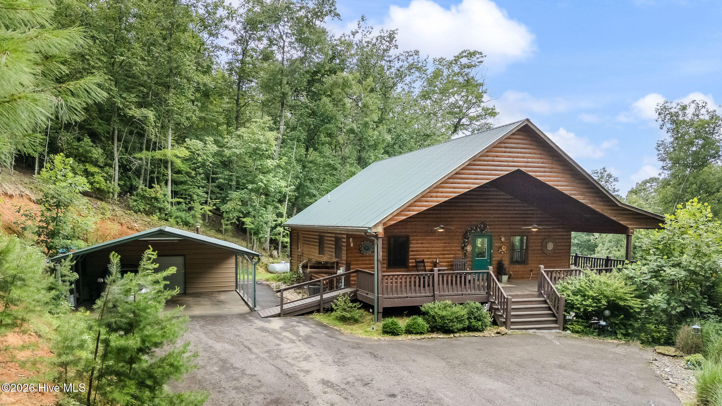 380 Bear Trail Property Photo 3