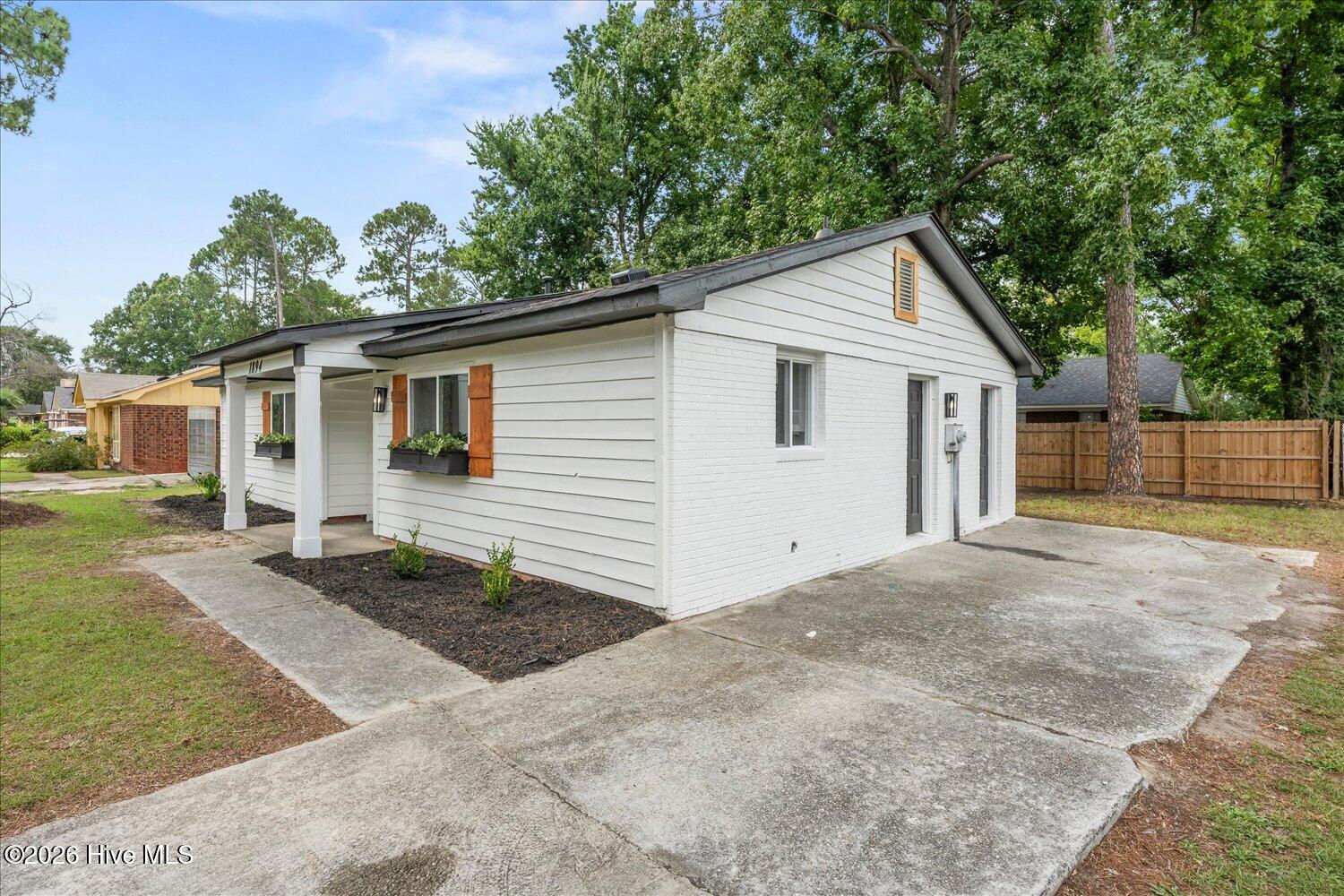 1894 Neptune Drive Property Photo 2