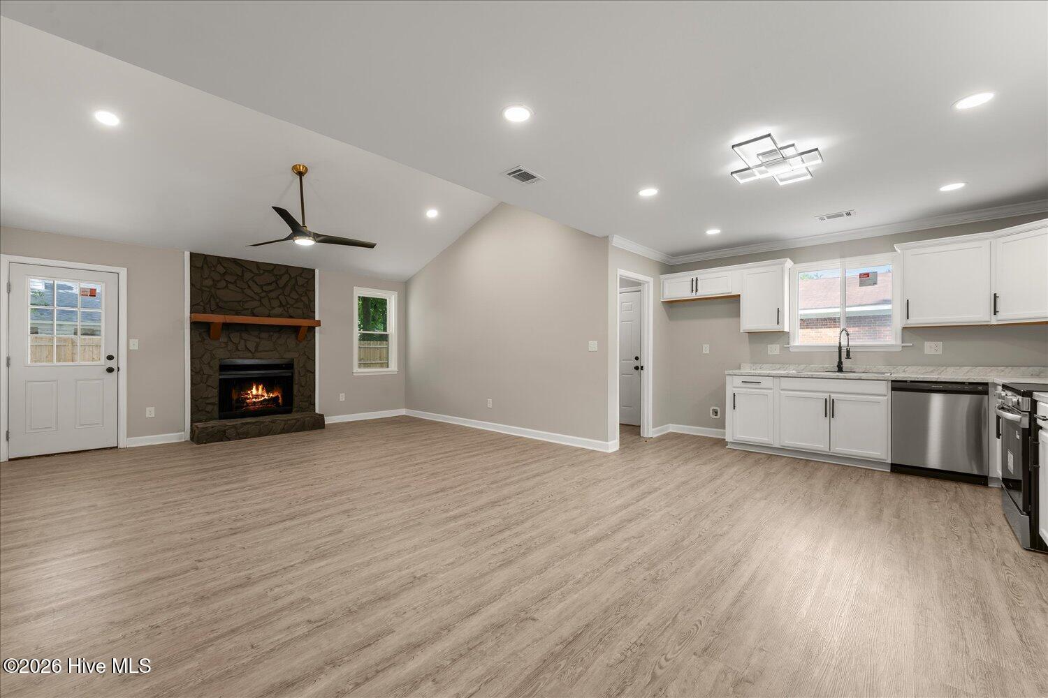 1894 Neptune Drive Property Photo 3