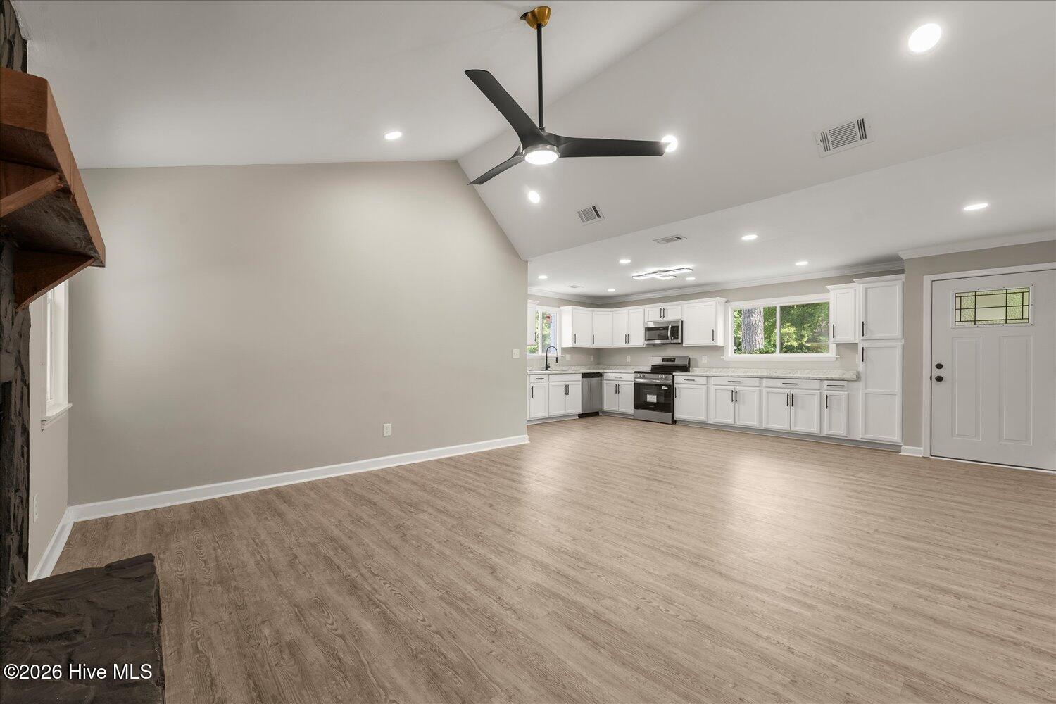 1894 Neptune Drive Property Photo 4