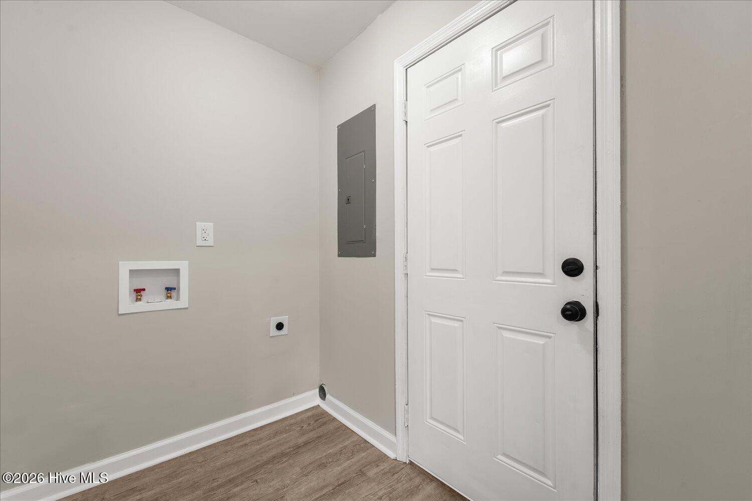 1894 Neptune Drive Property Photo 8