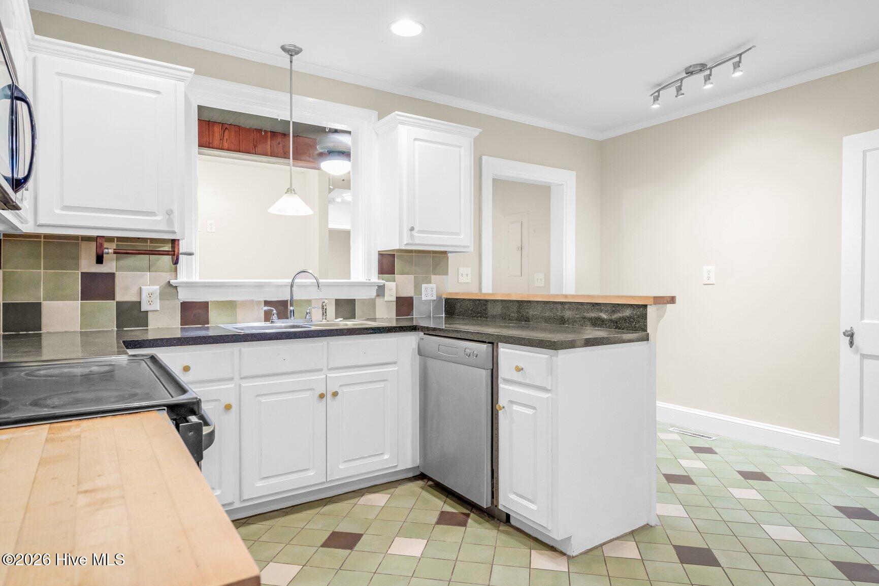 1041 Lafayette Avenue Property Photo 13
