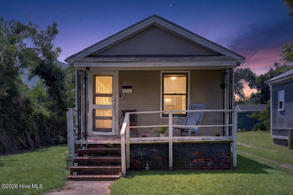 1029 Queen Street Property Photo 3